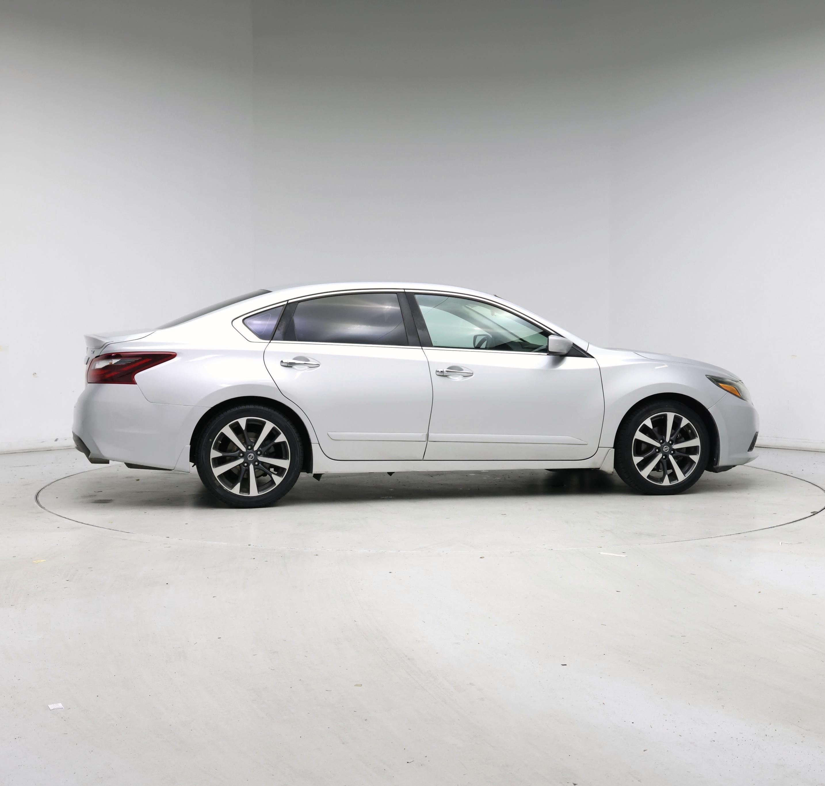 Thumbnail: 2017 Nissan Altima - 7