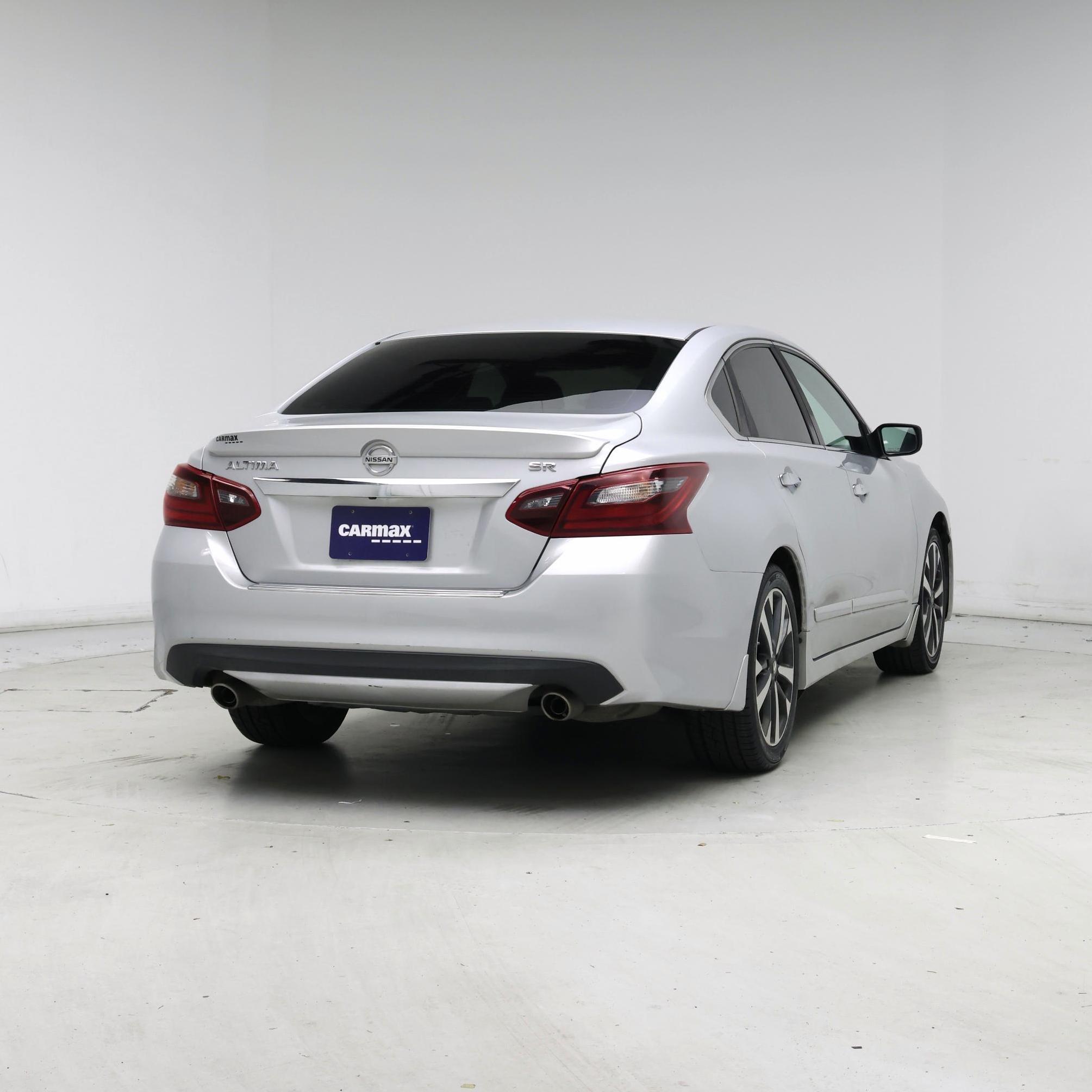 Thumbnail: 2017 Nissan Altima - 8