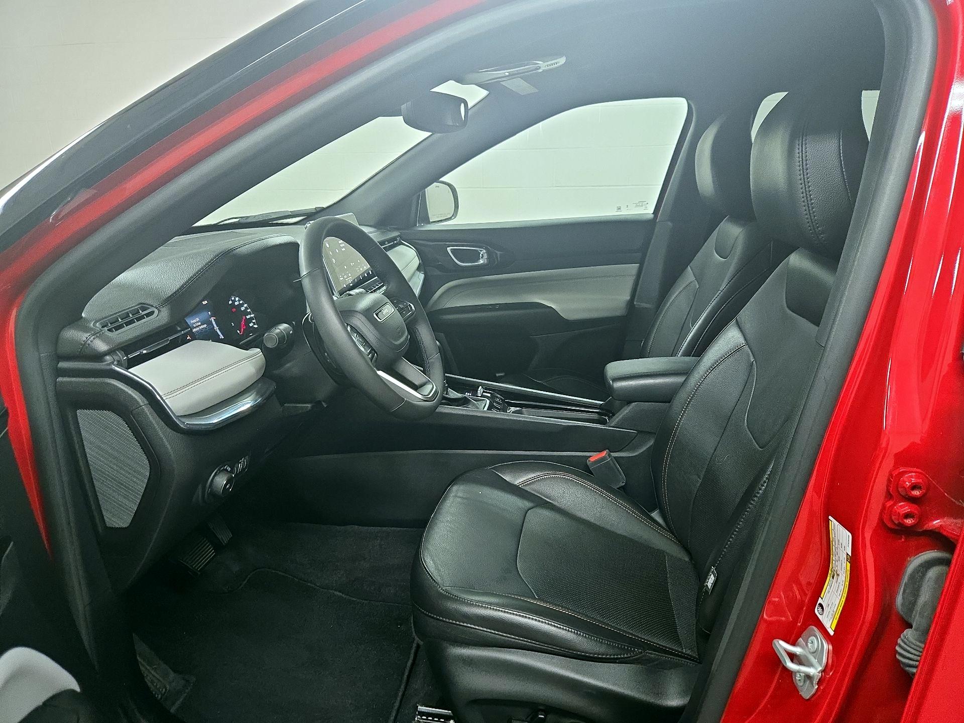 Thumbnail: 2023 Jeep Compass - 11