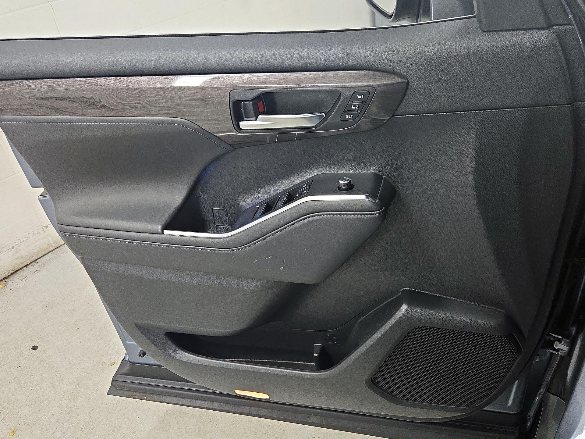 Thumbnail: 2020 Toyota Highlander - 12