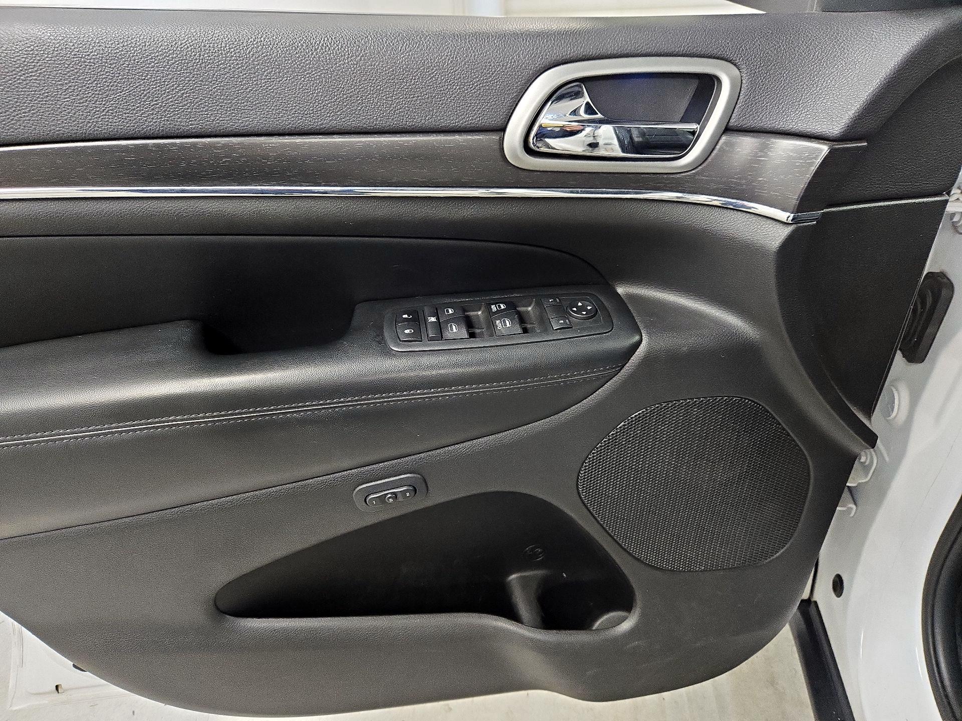 Thumbnail: 2018 Jeep Grand Cherokee - 12