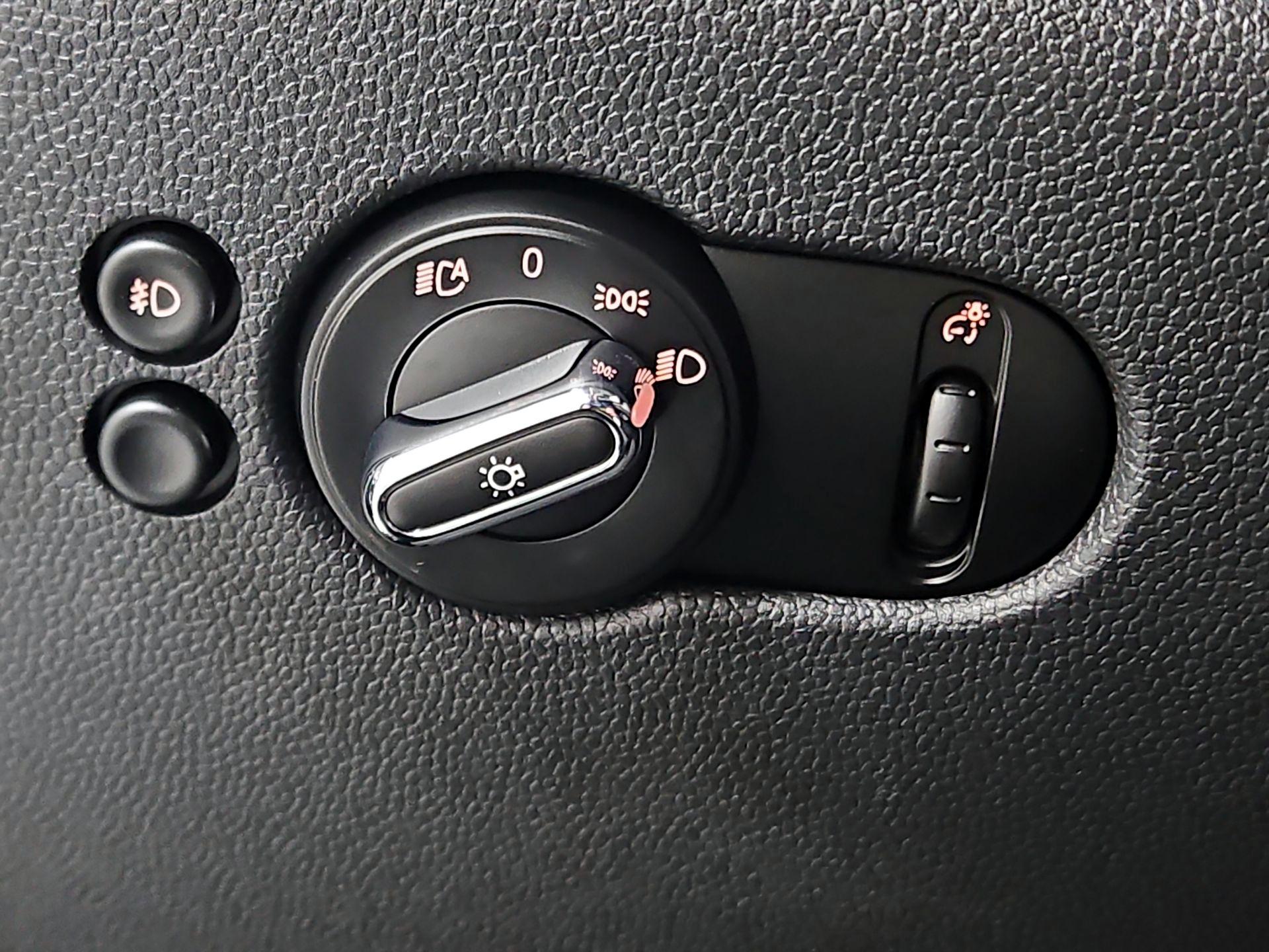 Thumbnail: 2021 MINI Cooper Hardtop - 13