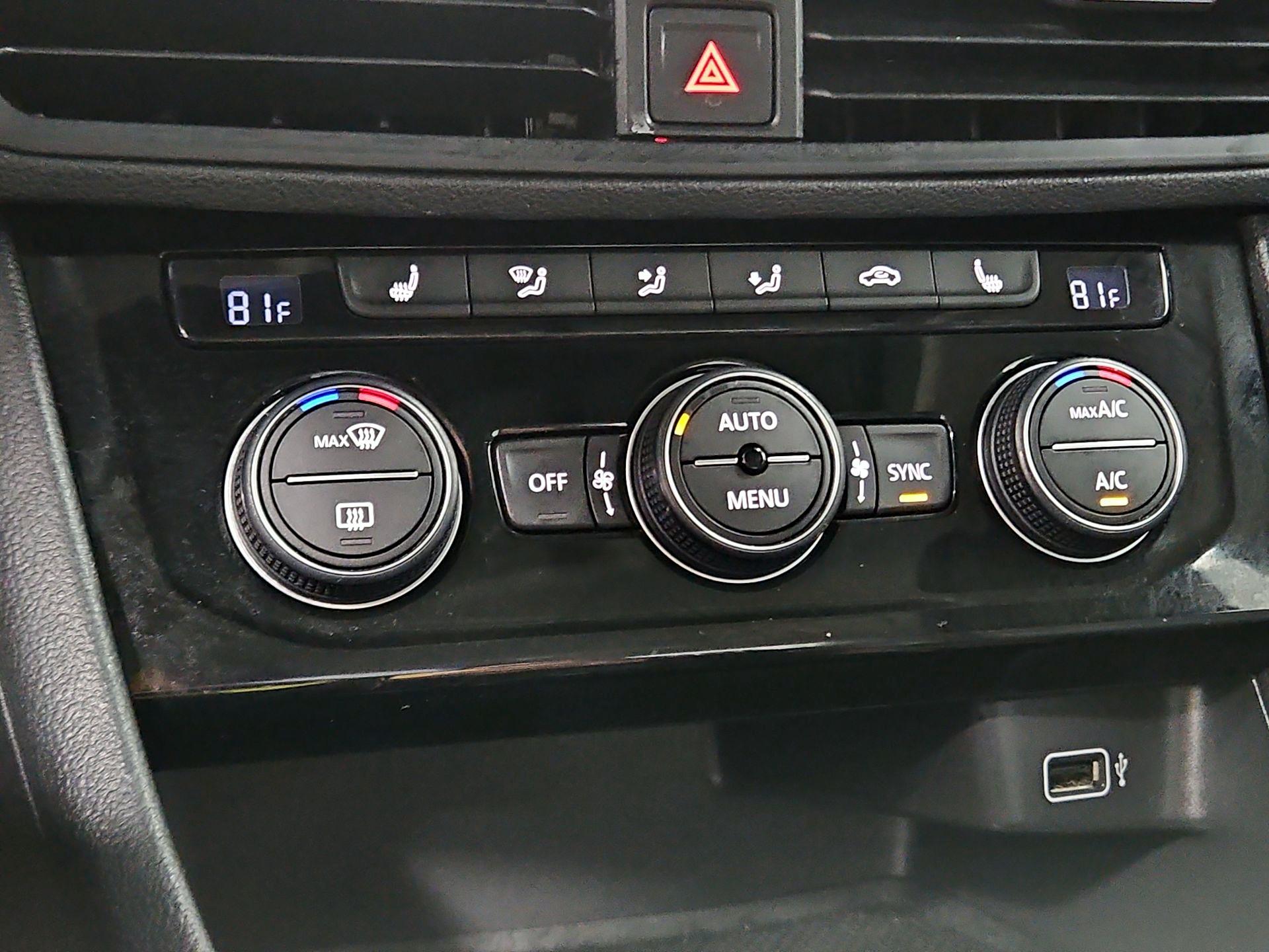 Thumbnail: 2019 Volkswagen Jetta - 16