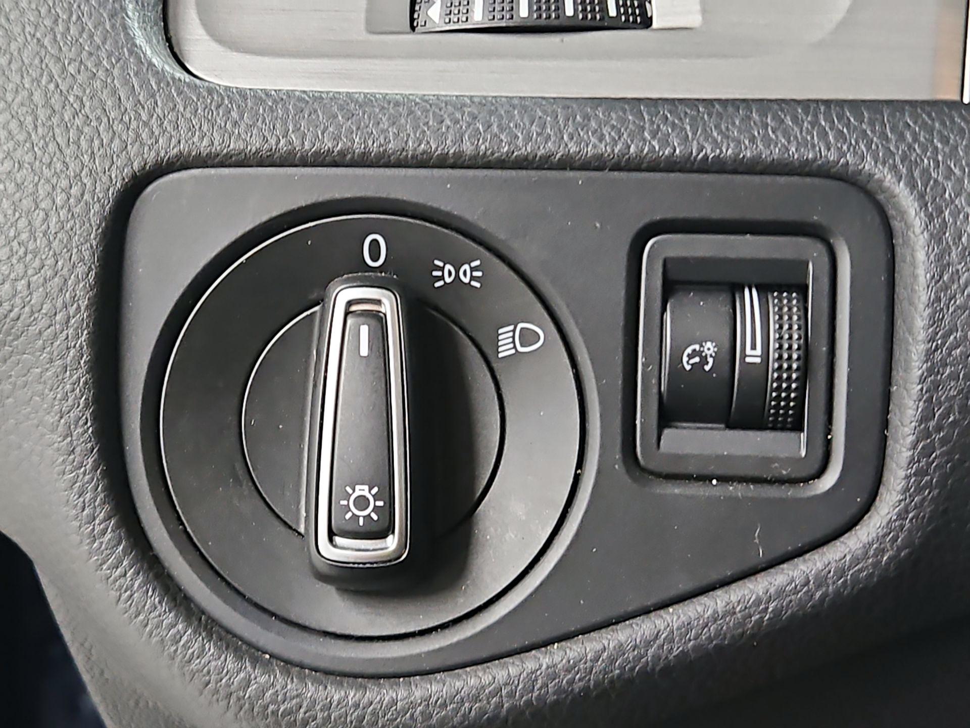 Thumbnail: 2016 Volkswagen Golf - 13