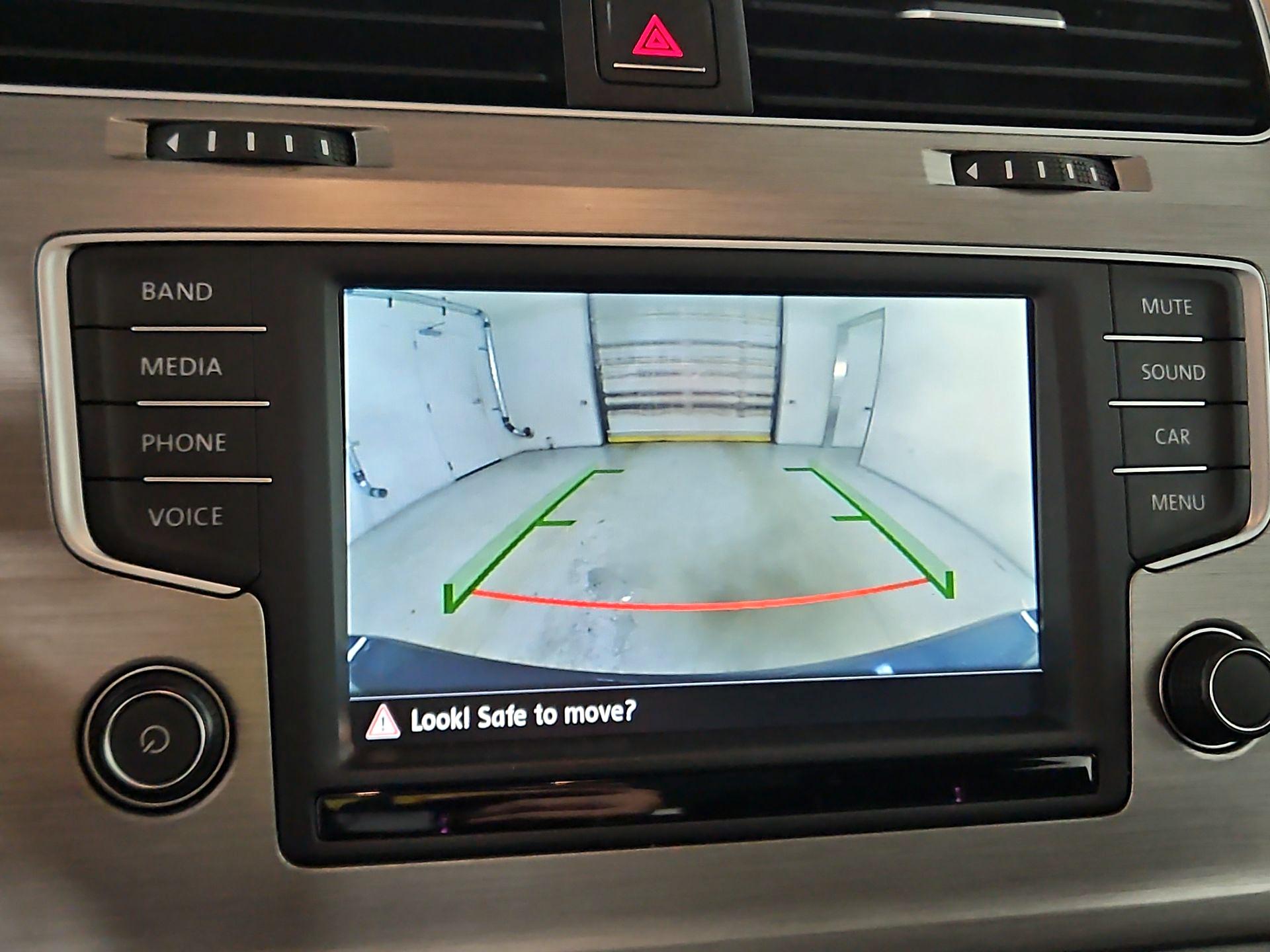 Thumbnail: 2016 Volkswagen Golf - 14