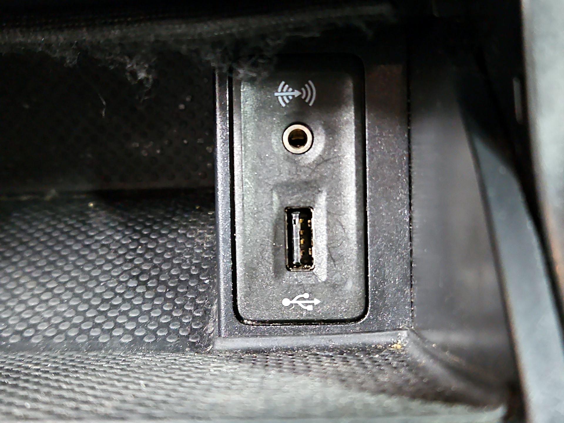 Thumbnail: 2016 Volkswagen Golf - 18