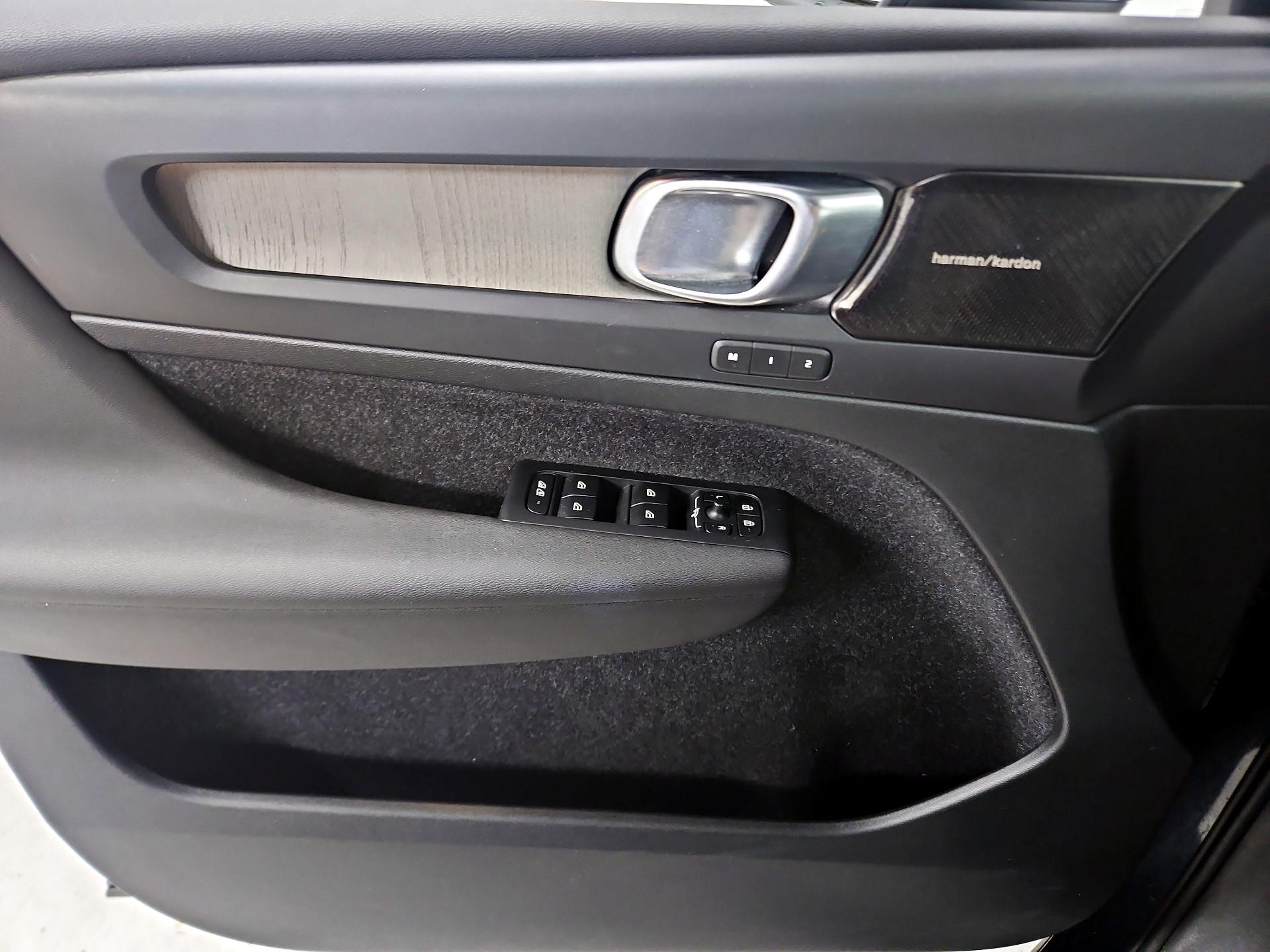 Thumbnail: 2020 Volvo XC40 - 12