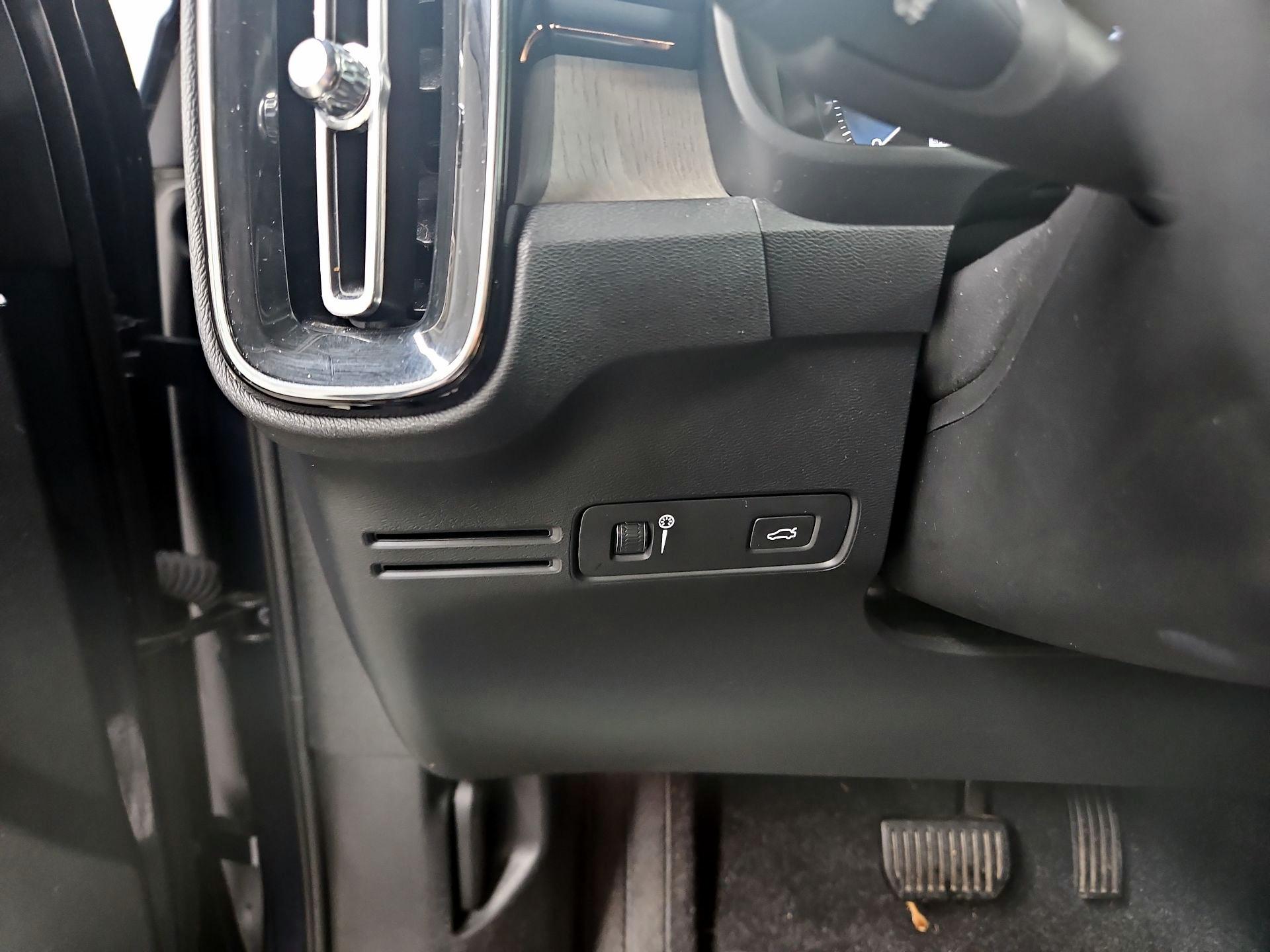 Thumbnail: 2020 Volvo XC40 - 13