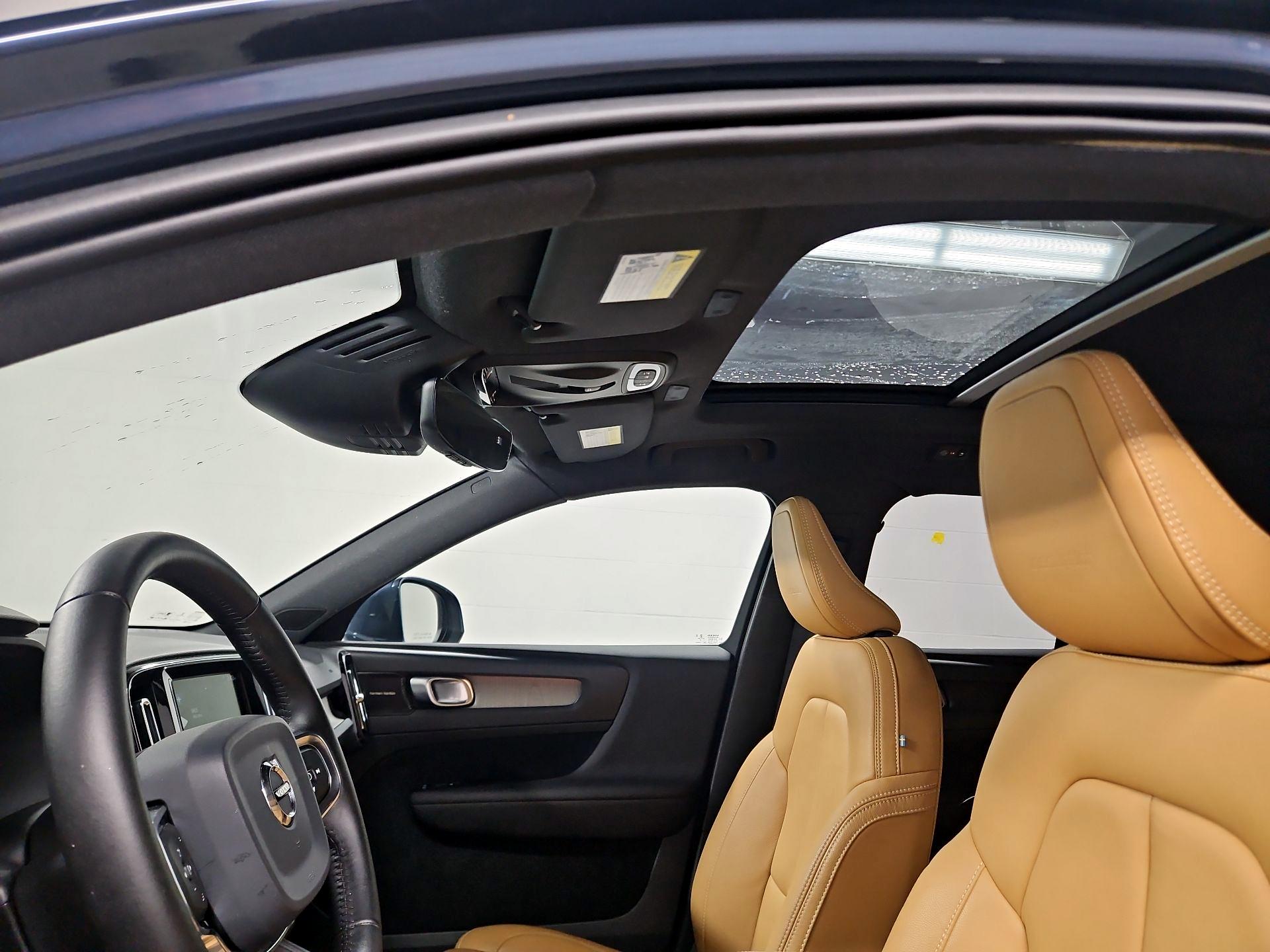 Thumbnail: 2020 Volvo XC40 - 20