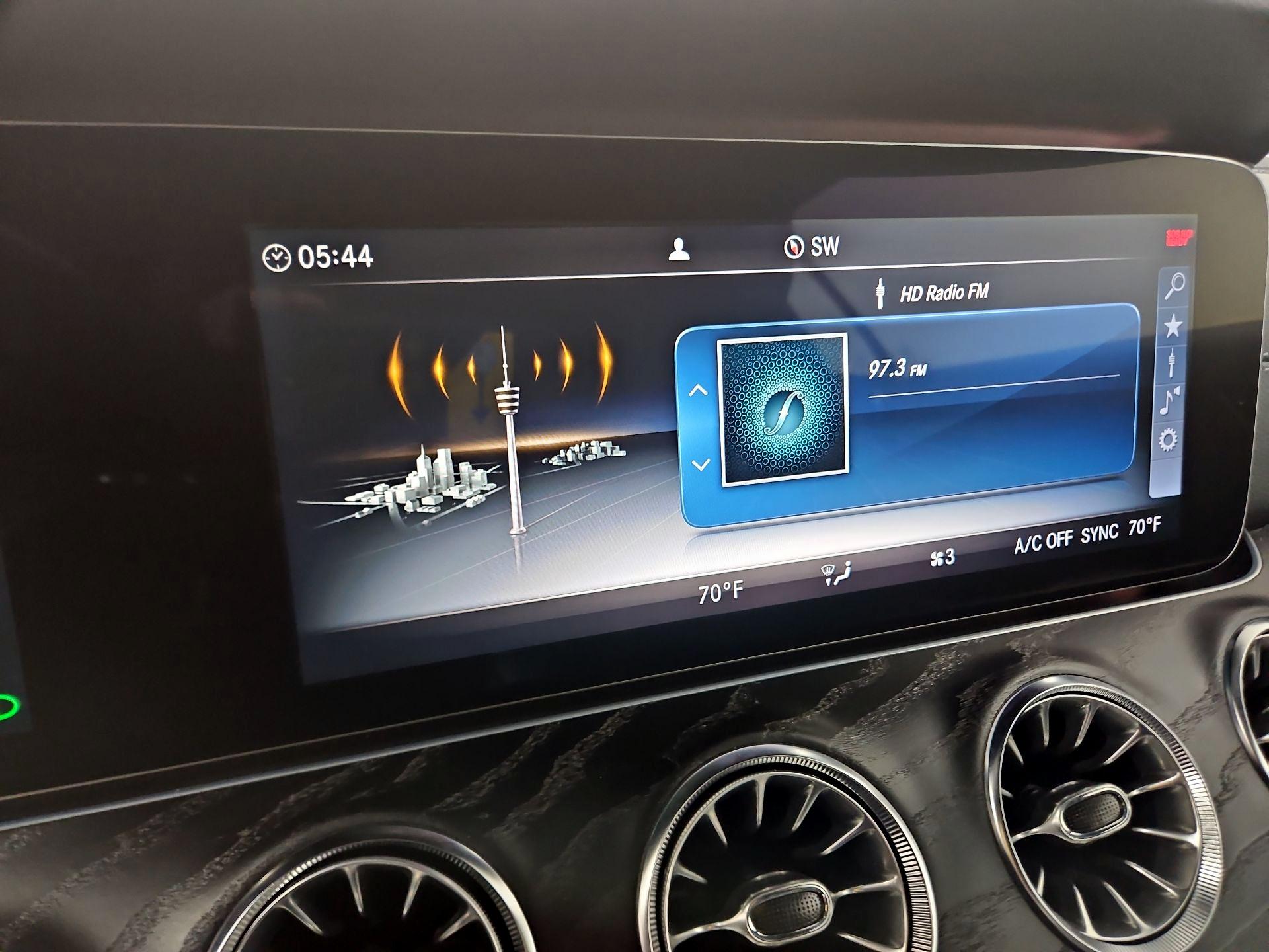 Thumbnail: 2018 Mercedes-Benz E-Class - 16