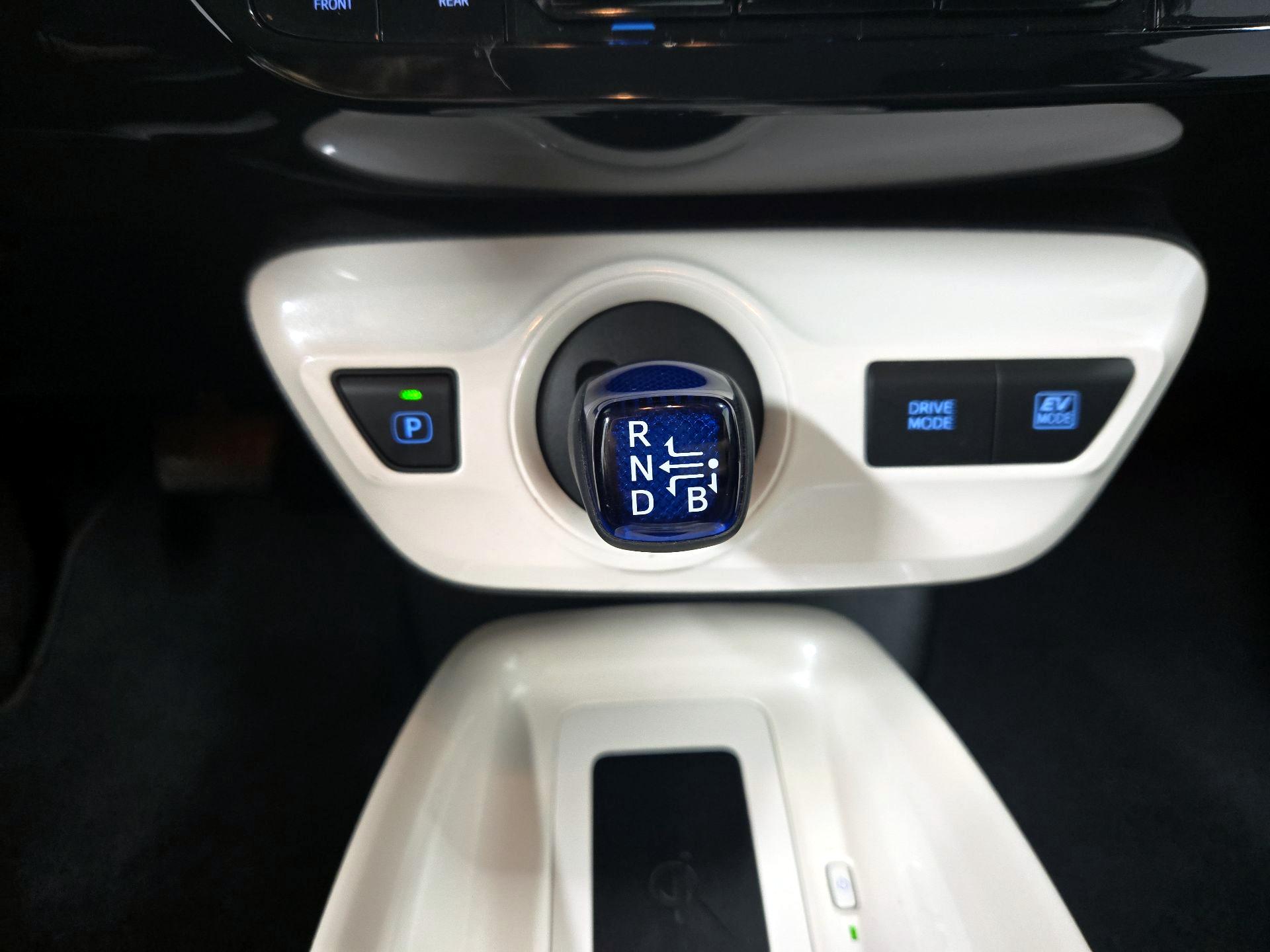 Thumbnail: 2016 Toyota Prius - 17