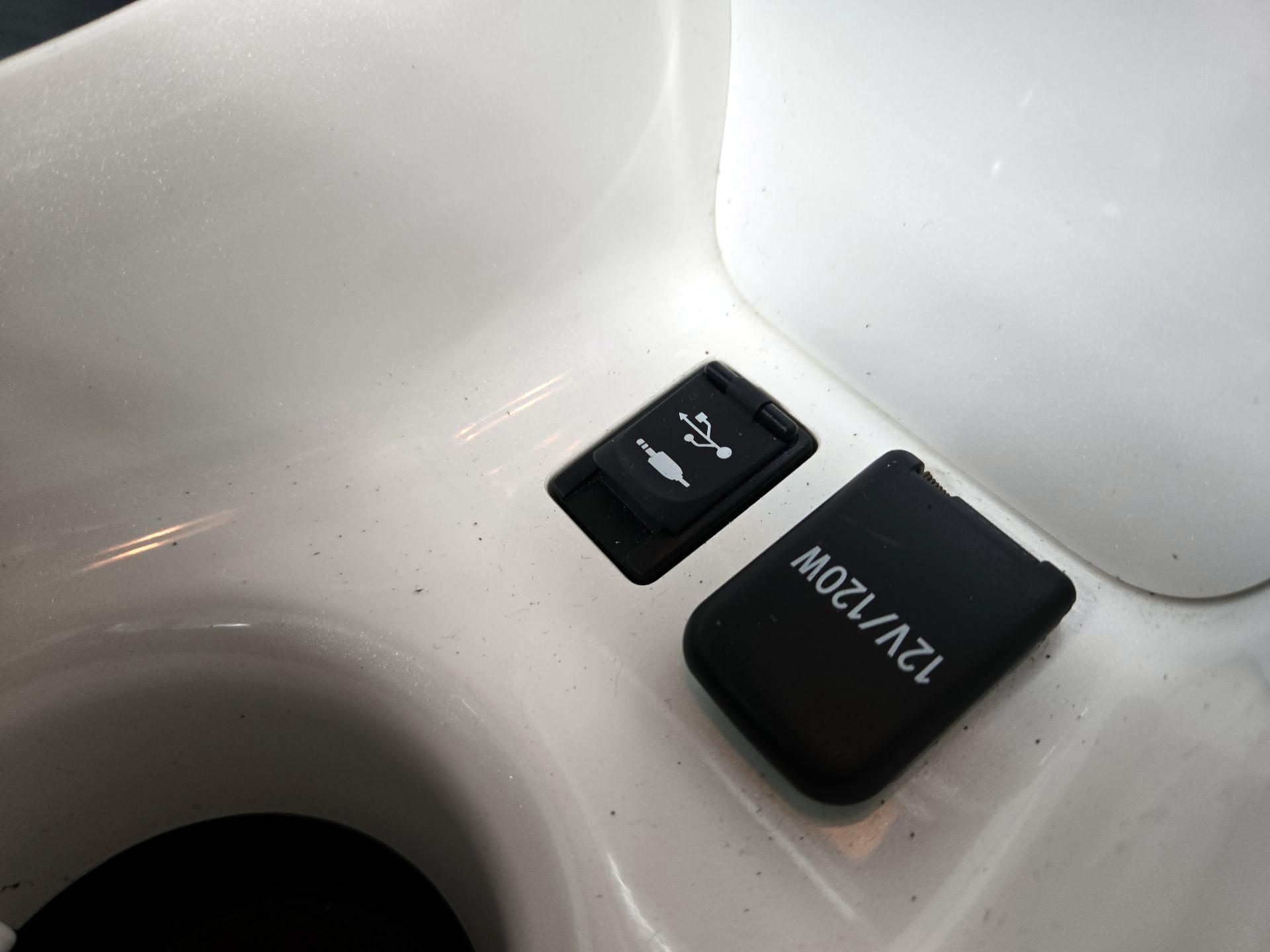 Thumbnail: 2016 Toyota Prius - 18