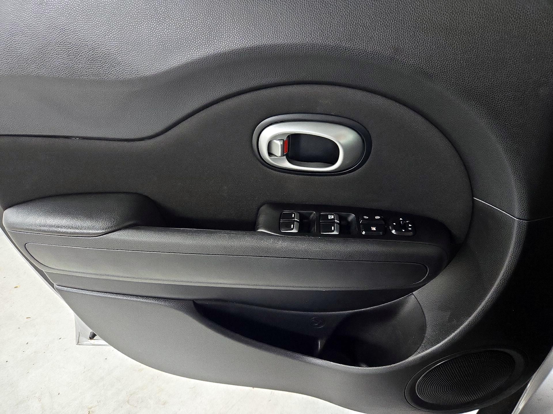 Thumbnail: 2017 Kia Soul - 12