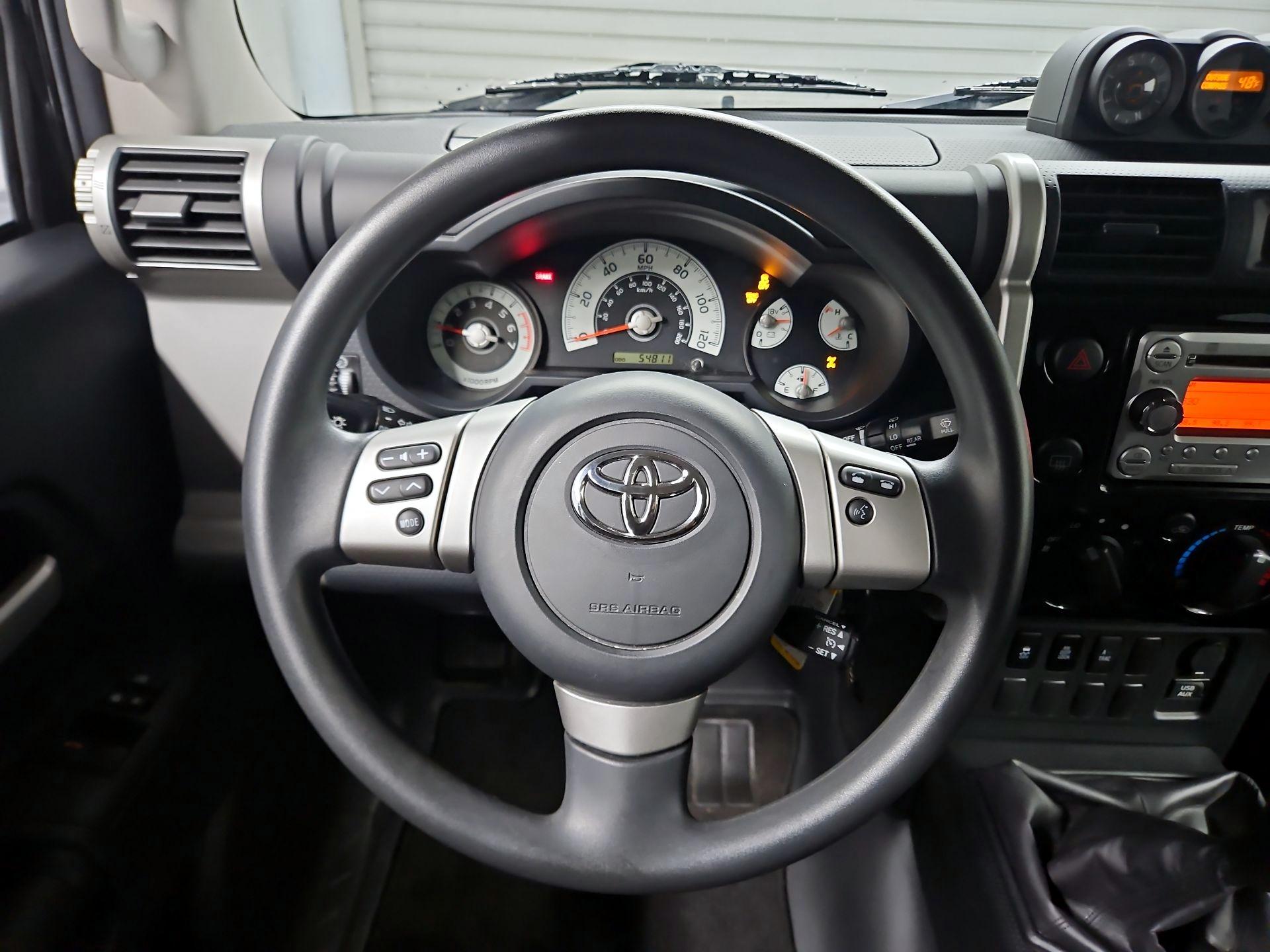 Thumbnail: 2014 Toyota FJ Cruiser - 10