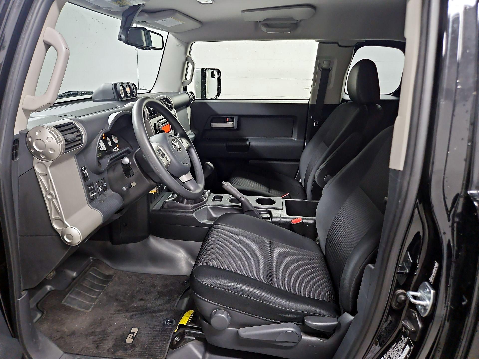 Thumbnail: 2014 Toyota FJ Cruiser - 11