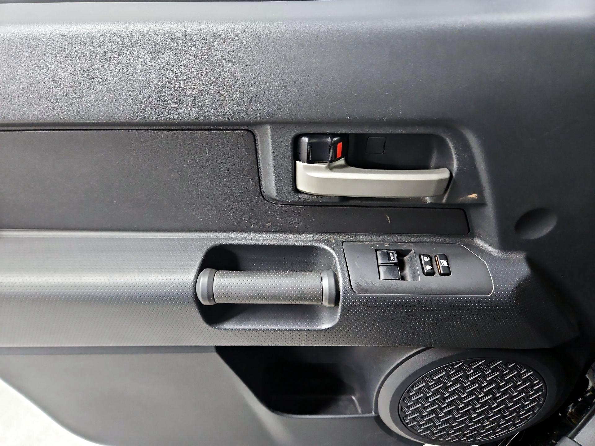 Thumbnail: 2014 Toyota FJ Cruiser - 12