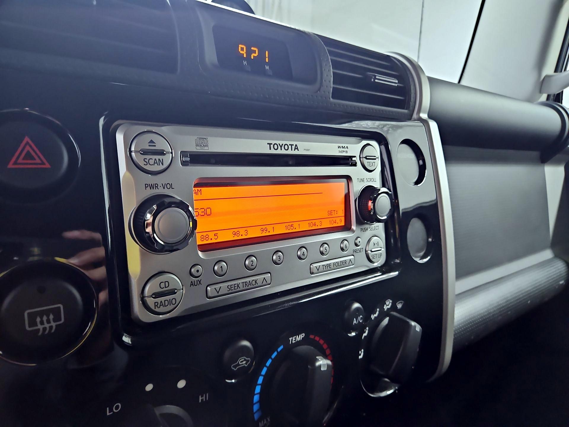 Thumbnail: 2014 Toyota FJ Cruiser - 15