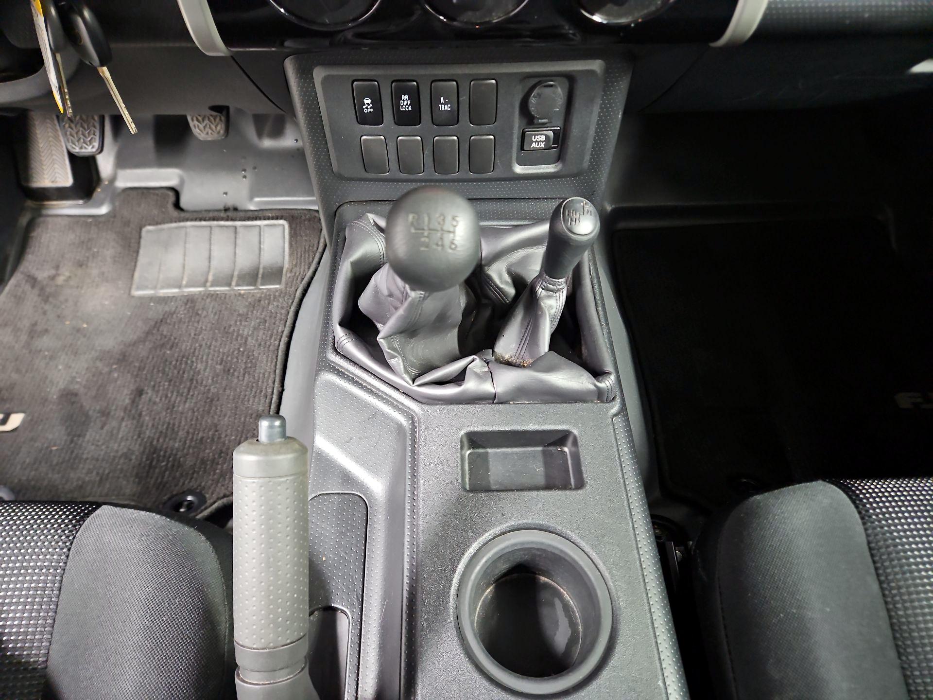 Thumbnail: 2014 Toyota FJ Cruiser - 17