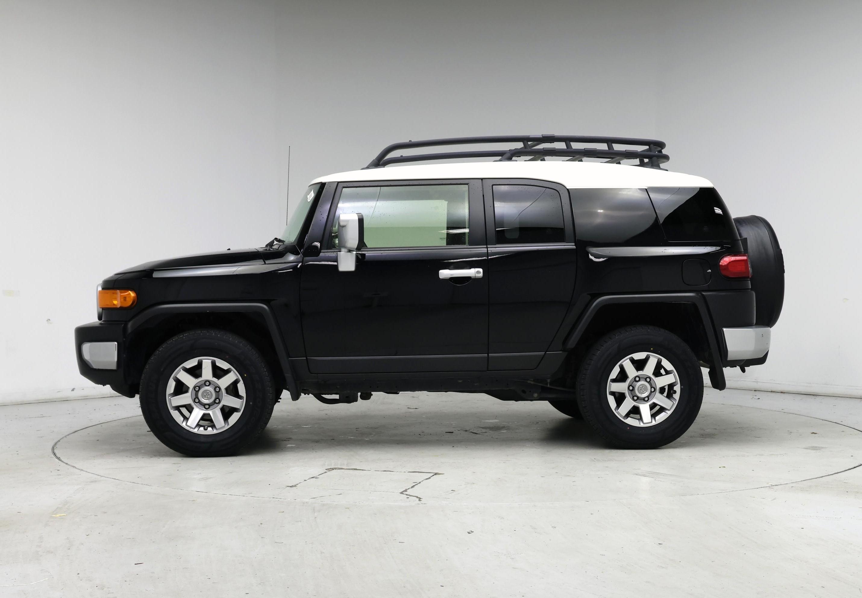 Thumbnail: 2014 Toyota FJ Cruiser - 3