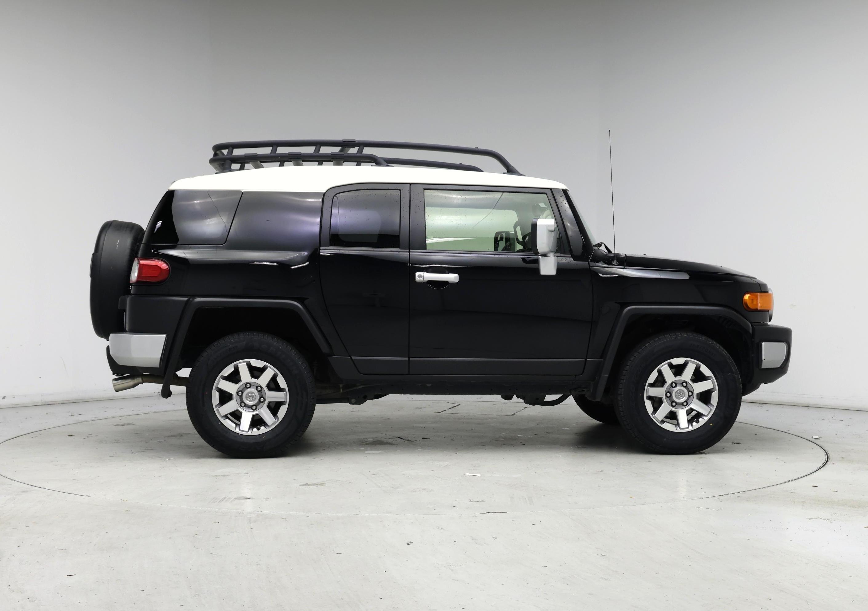 Thumbnail: 2014 Toyota FJ Cruiser - 7
