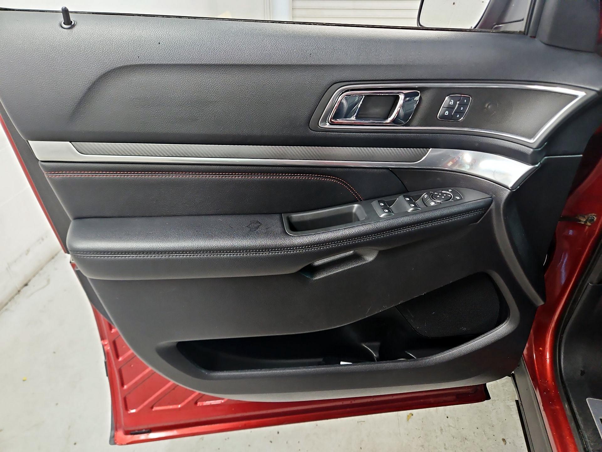 Thumbnail: 2016 Ford Explorer - 12