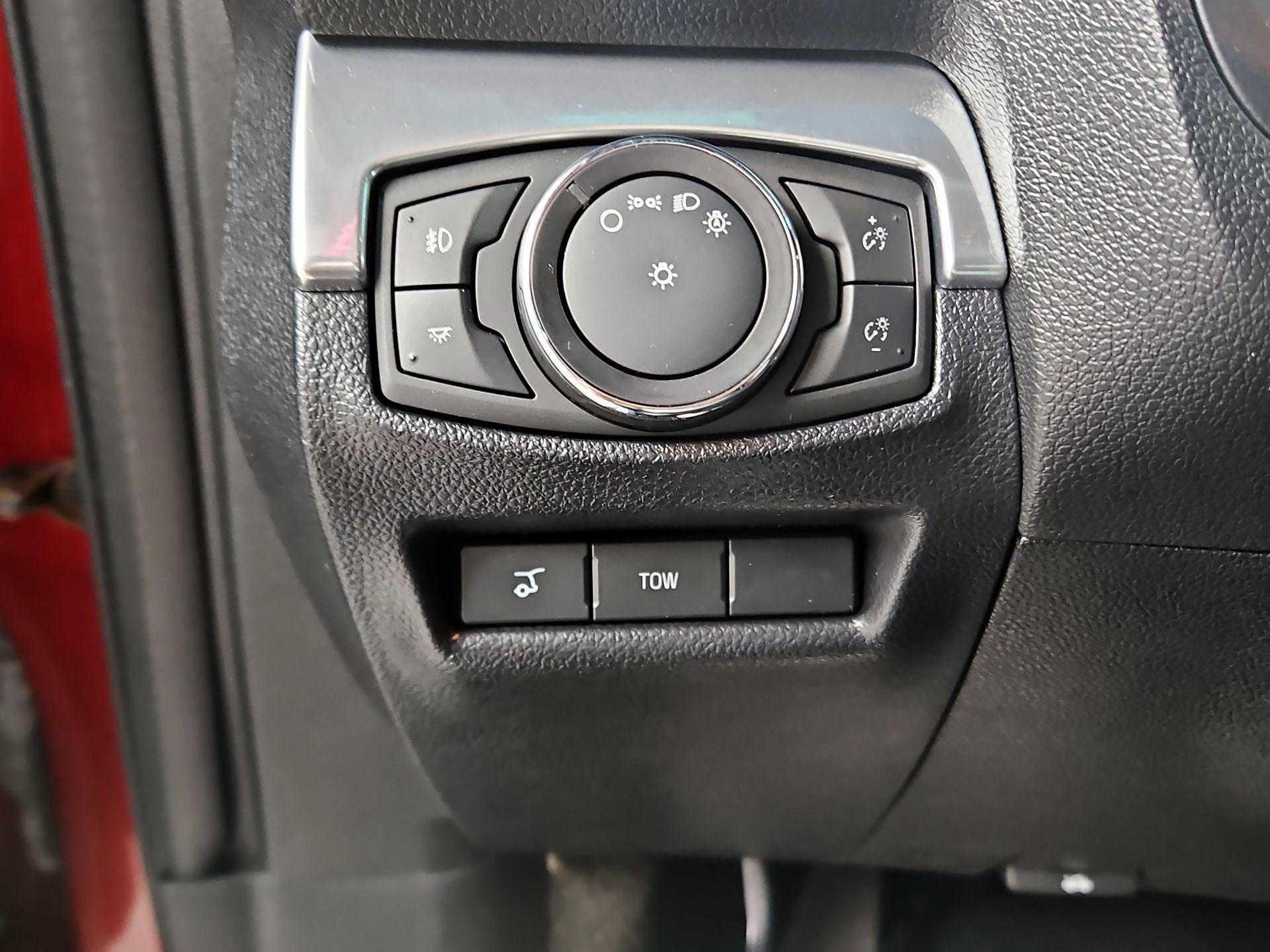 Thumbnail: 2016 Ford Explorer - 13