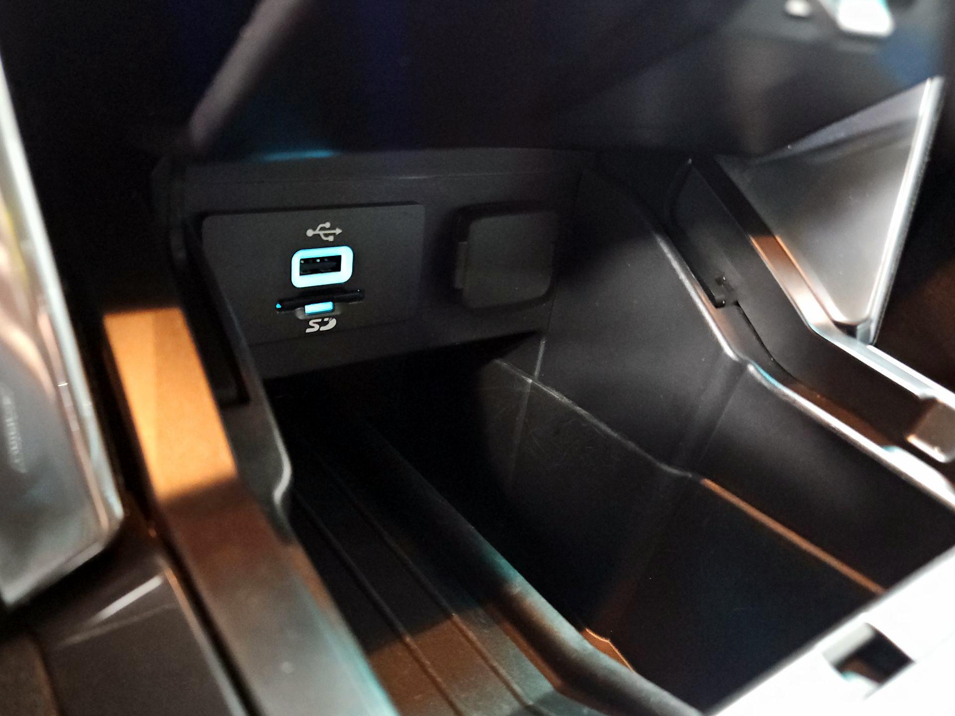 Thumbnail: 2016 Ford Explorer - 19