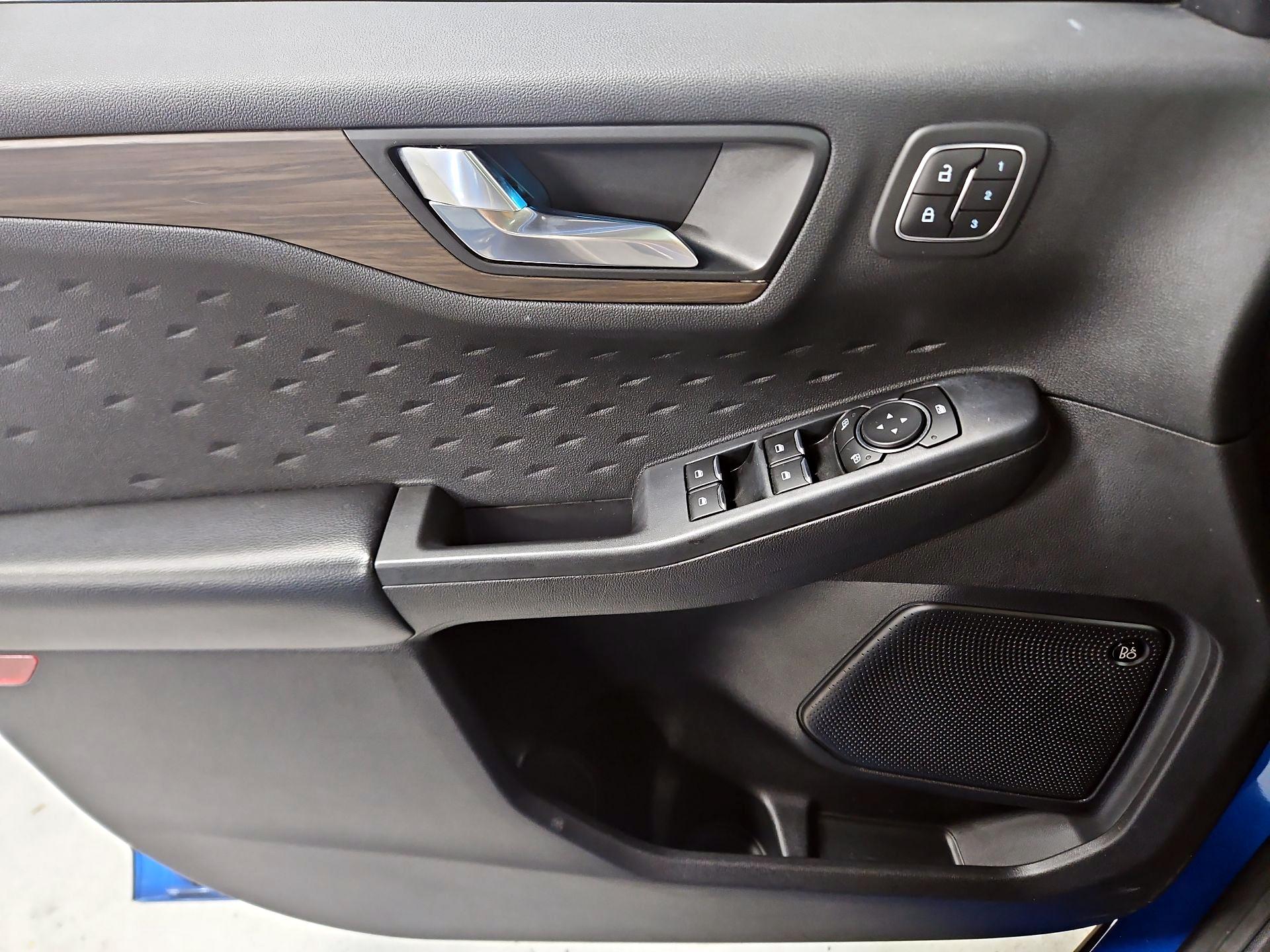 Thumbnail: 2020 Ford Escape - 12