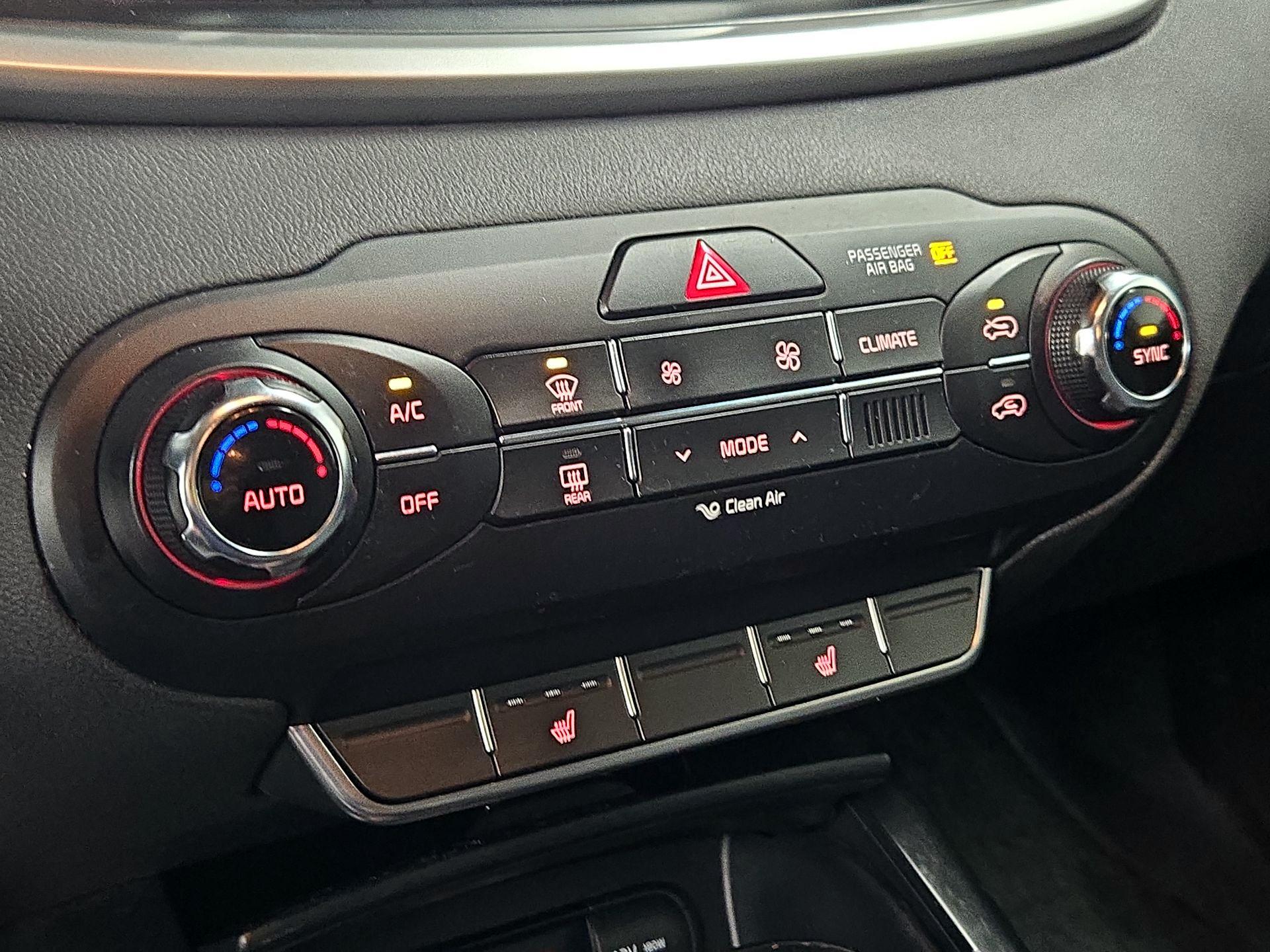 Thumbnail: 2018 Kia Sorento - 16