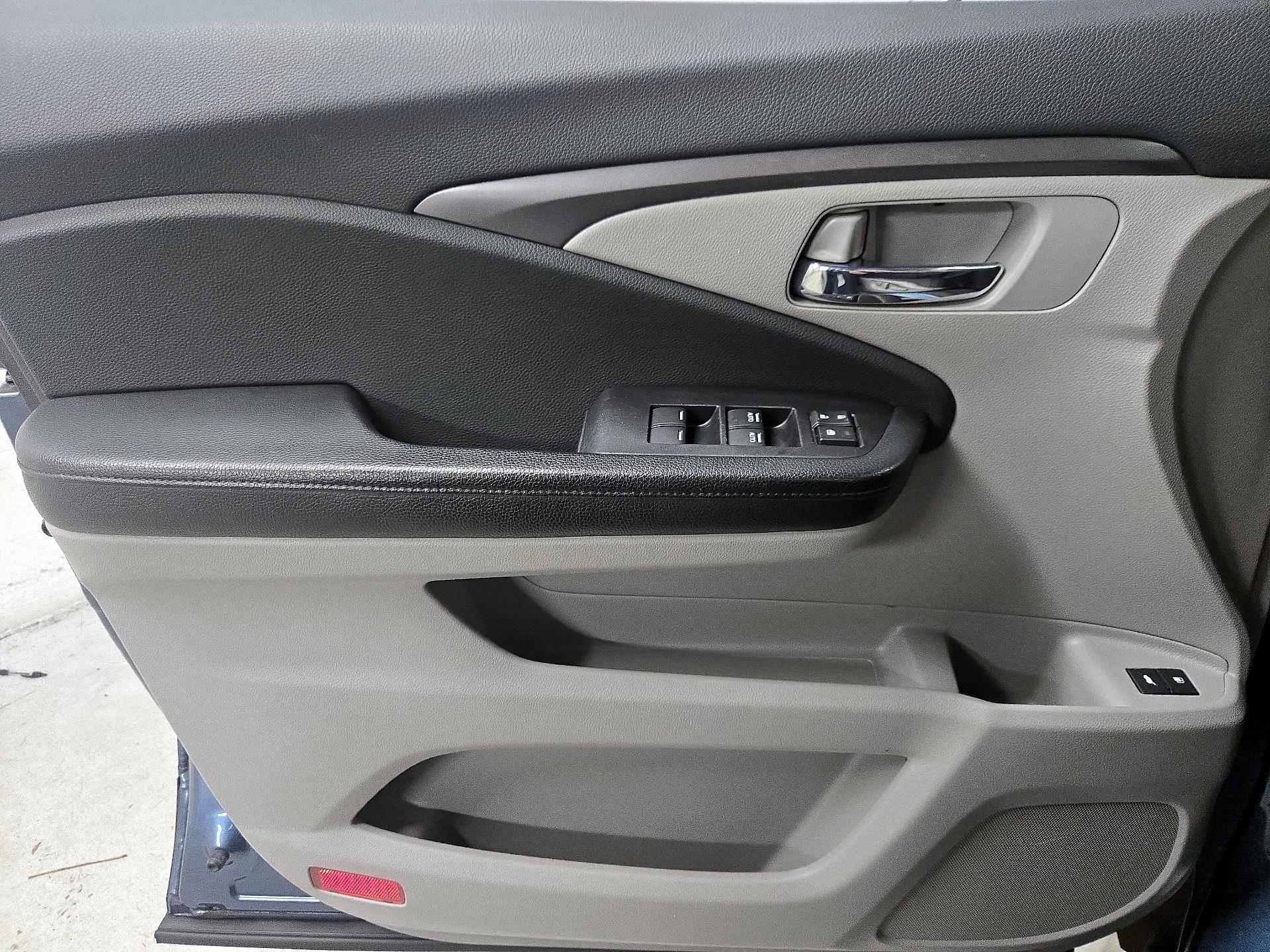 Thumbnail: 2016 Honda Pilot - 12