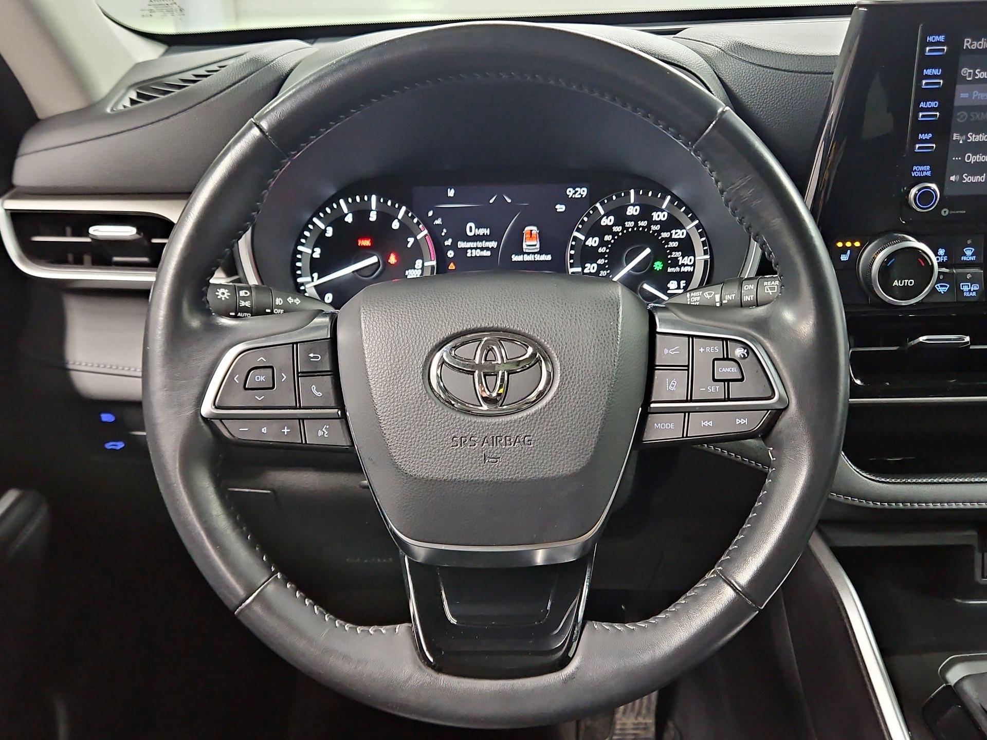 Thumbnail: 2020 Toyota Highlander - 10