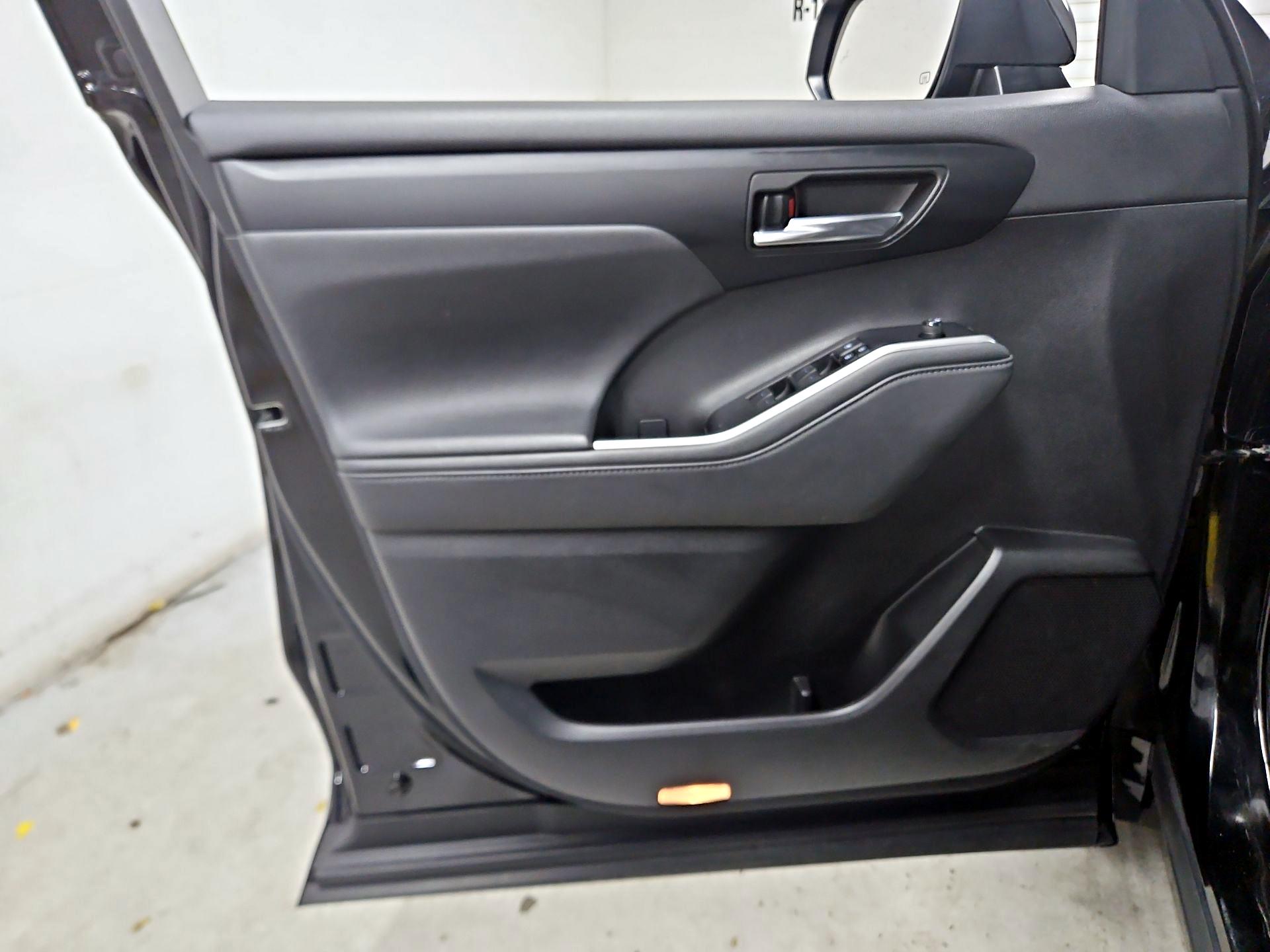 Thumbnail: 2020 Toyota Highlander - 12