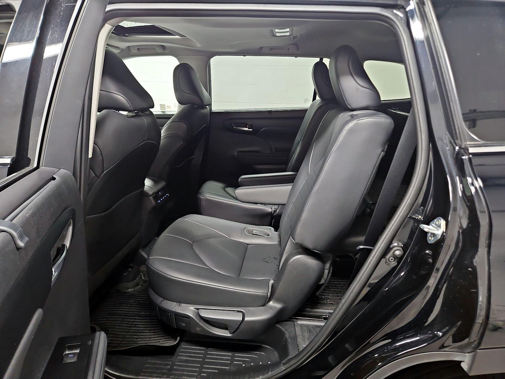 Thumbnail: 2020 Toyota Highlander - 20