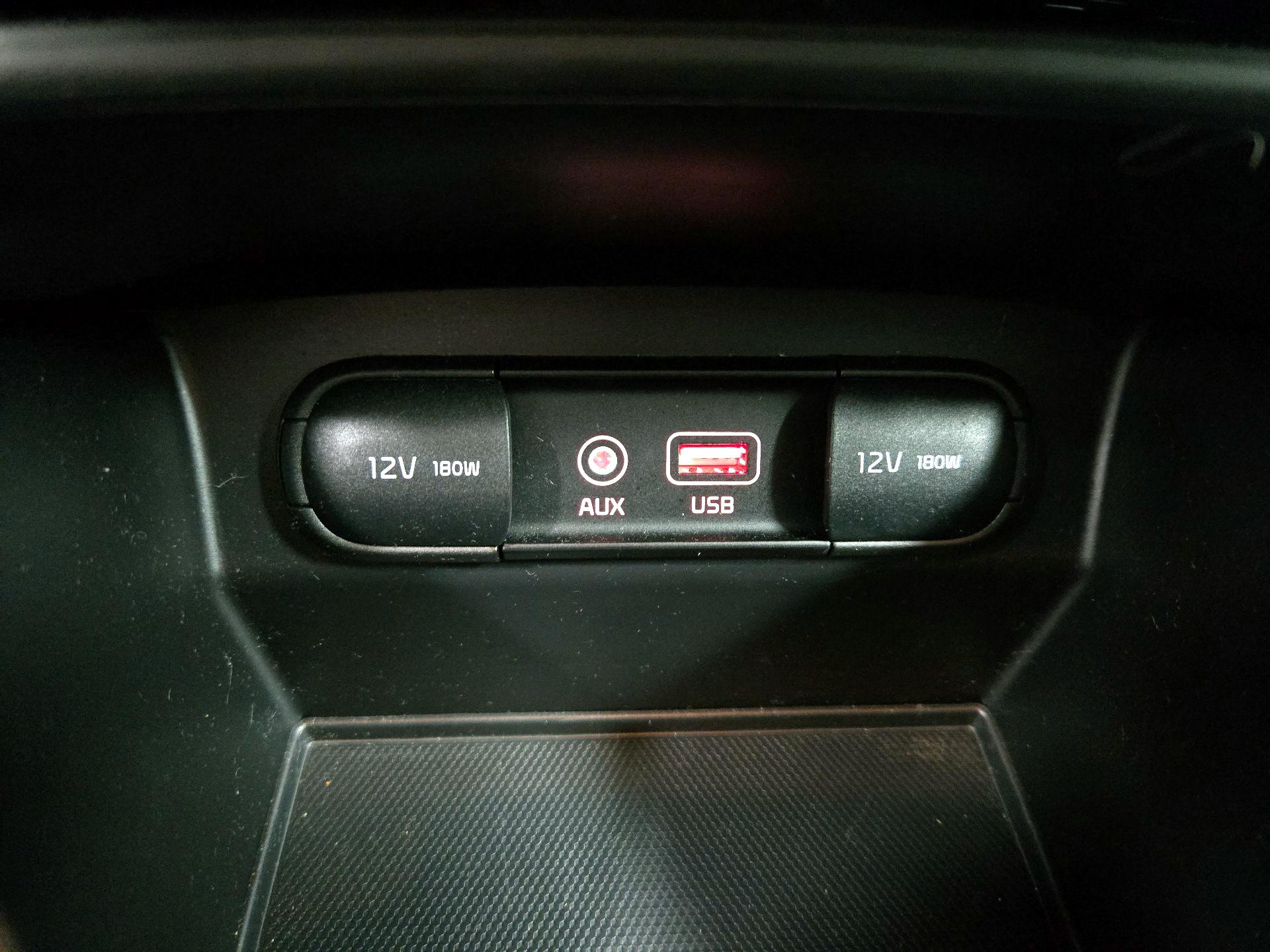 Thumbnail: 2016 Kia Sorento - 18