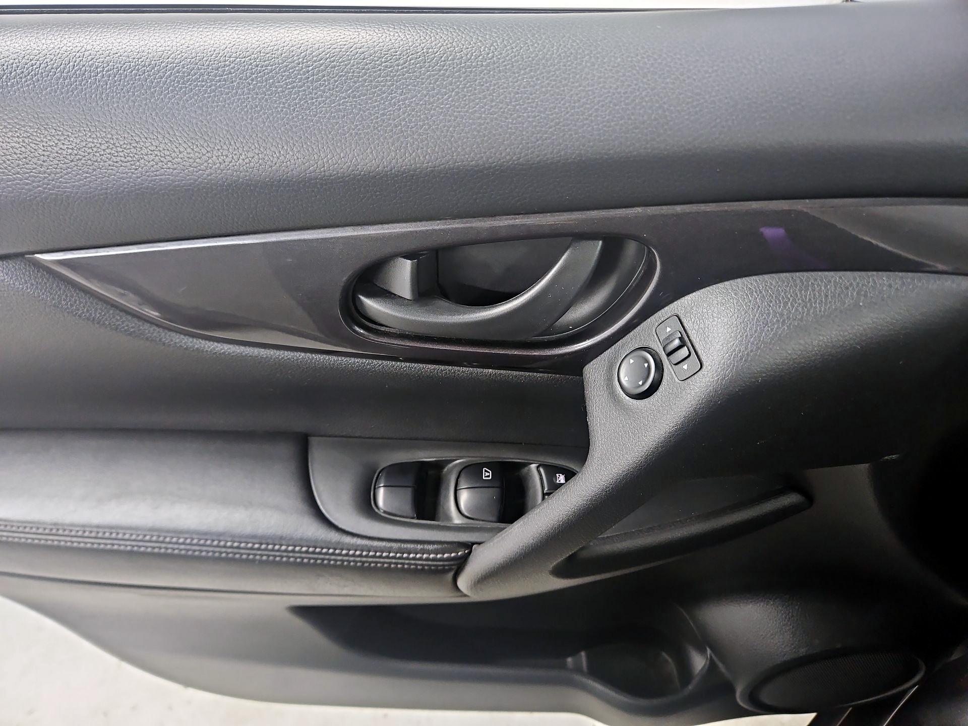 Thumbnail: 2019 Nissan Rogue - 12