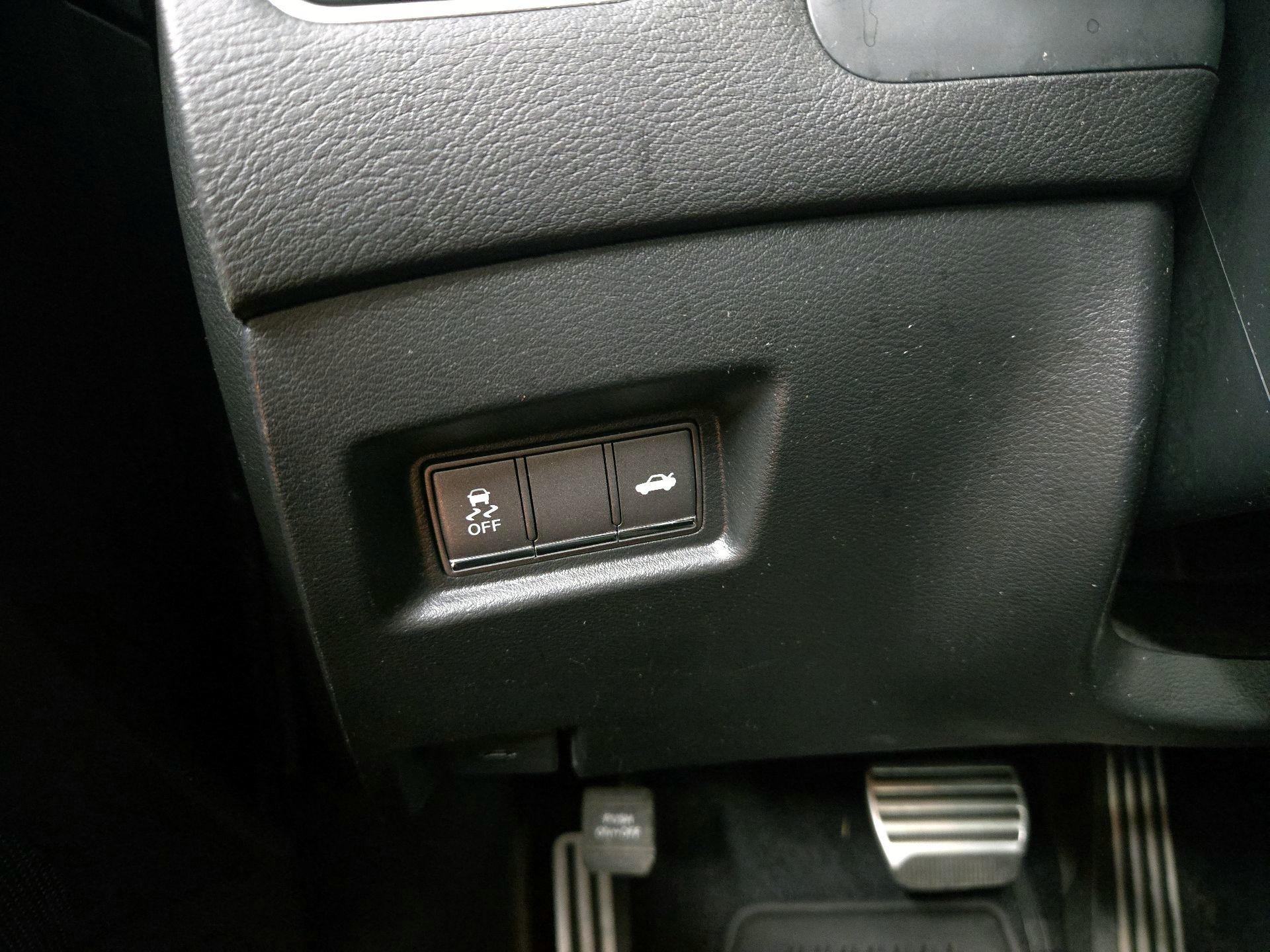 Thumbnail: 2015 INFINITI Q50 - 13