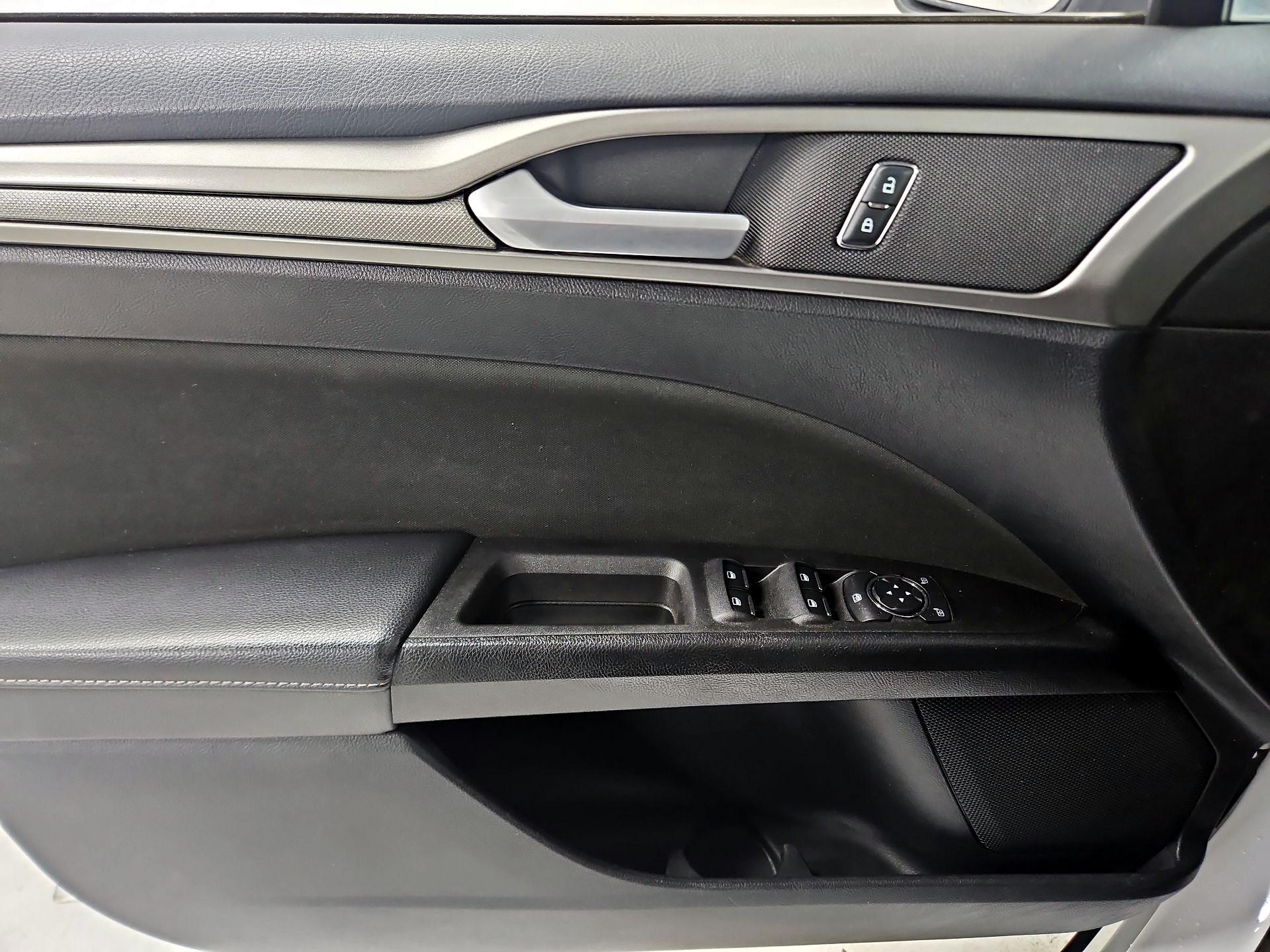 Thumbnail: 2018 Ford Fusion - 12