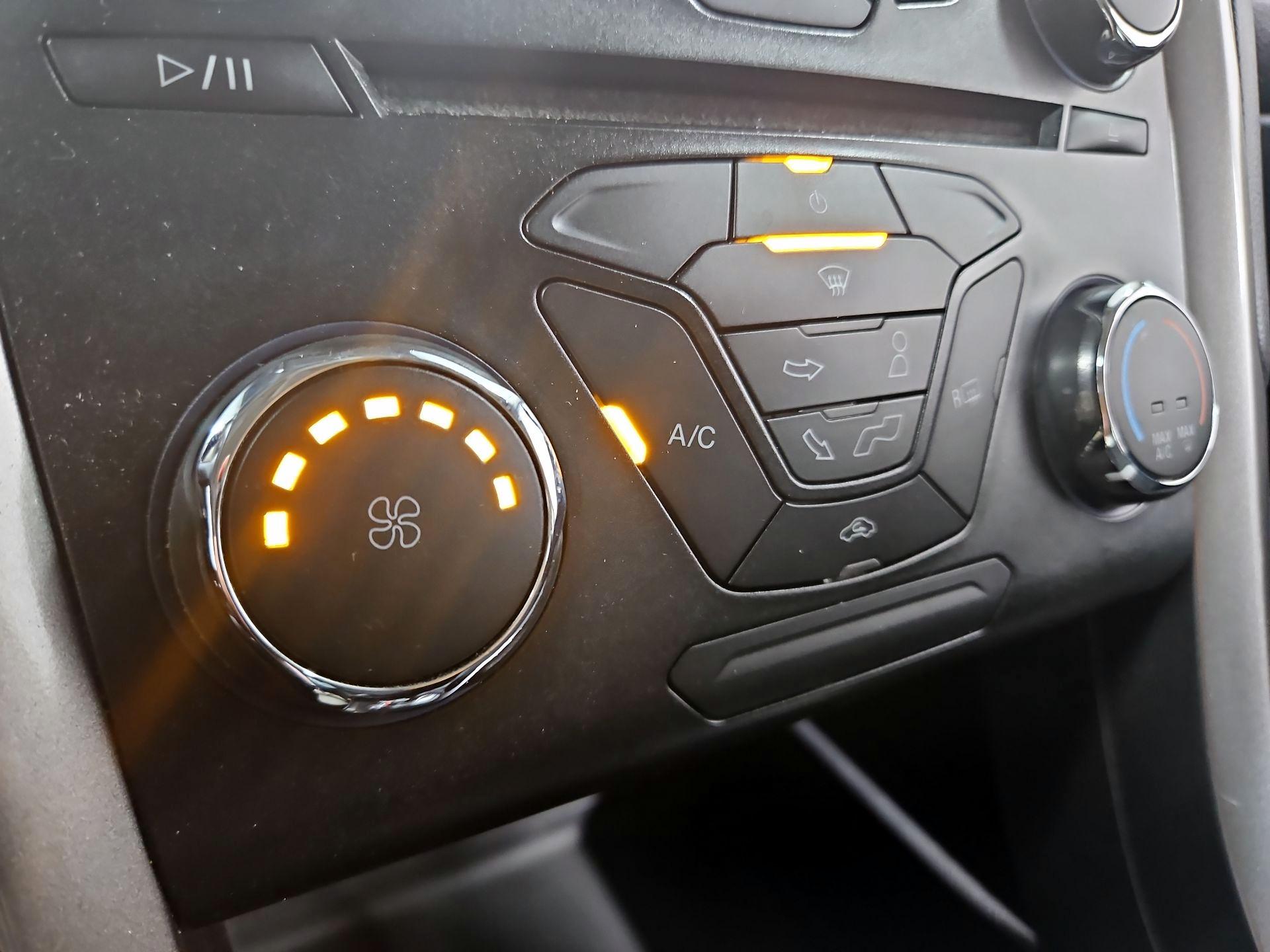 Thumbnail: 2018 Ford Fusion - 16