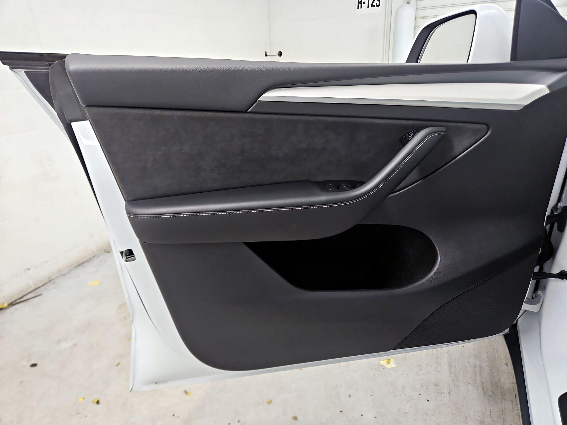 Thumbnail: 2023 Tesla Model Y - 12