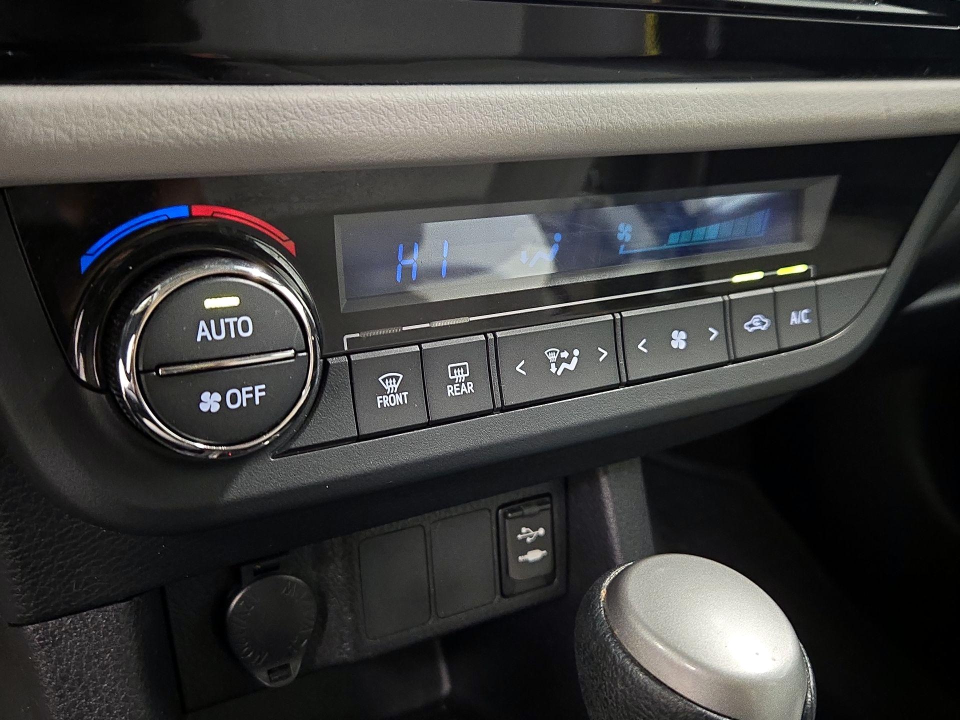 Thumbnail: 2016 Toyota Corolla - 16