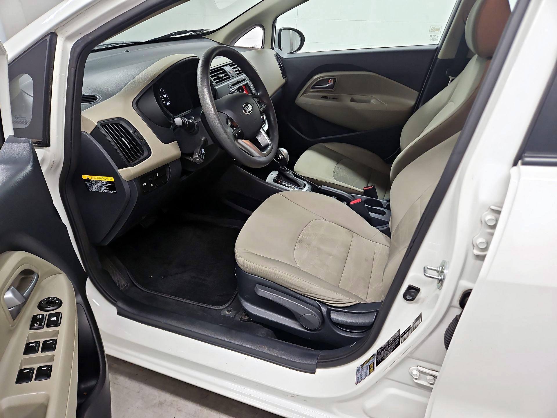 Thumbnail: 2015 Kia Rio - 11