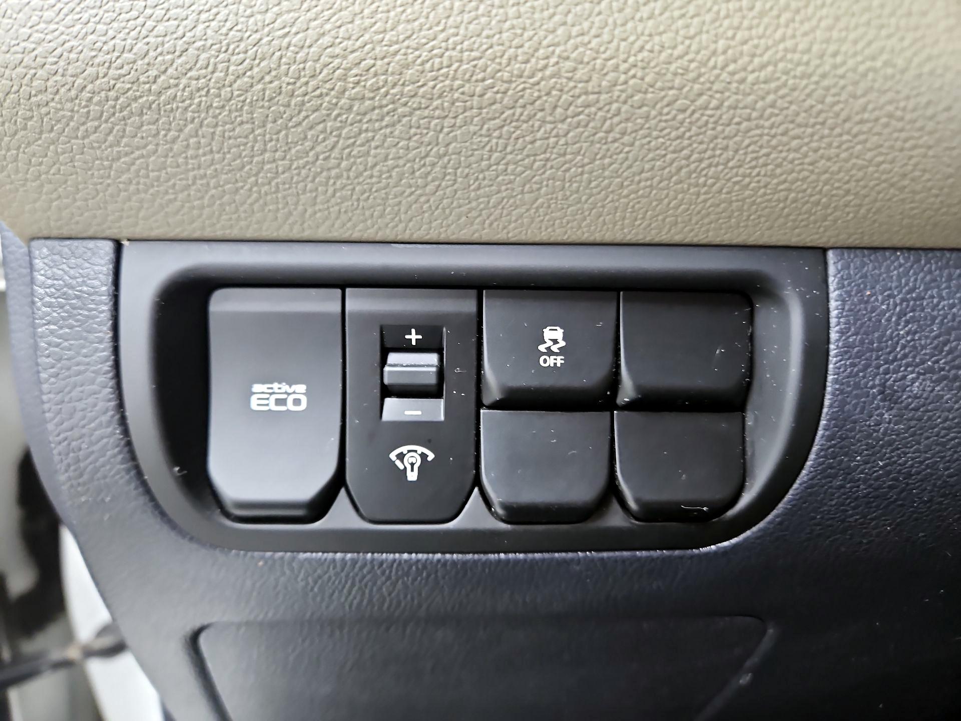 Thumbnail: 2015 Kia Rio - 13