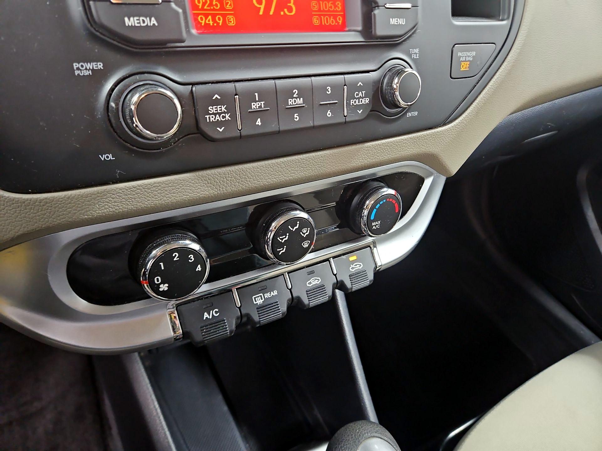 Thumbnail: 2015 Kia Rio - 15