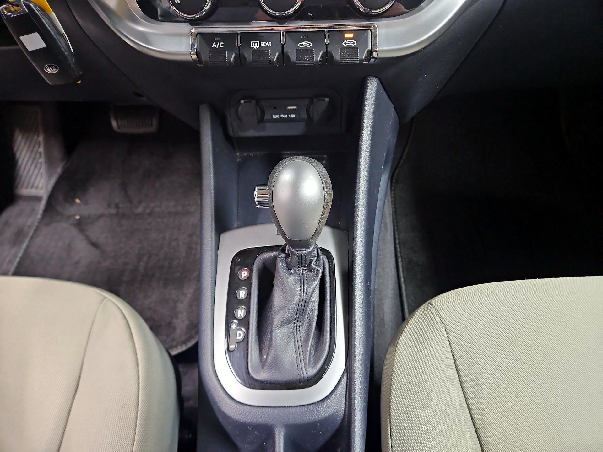 Thumbnail: 2015 Kia Rio - 16