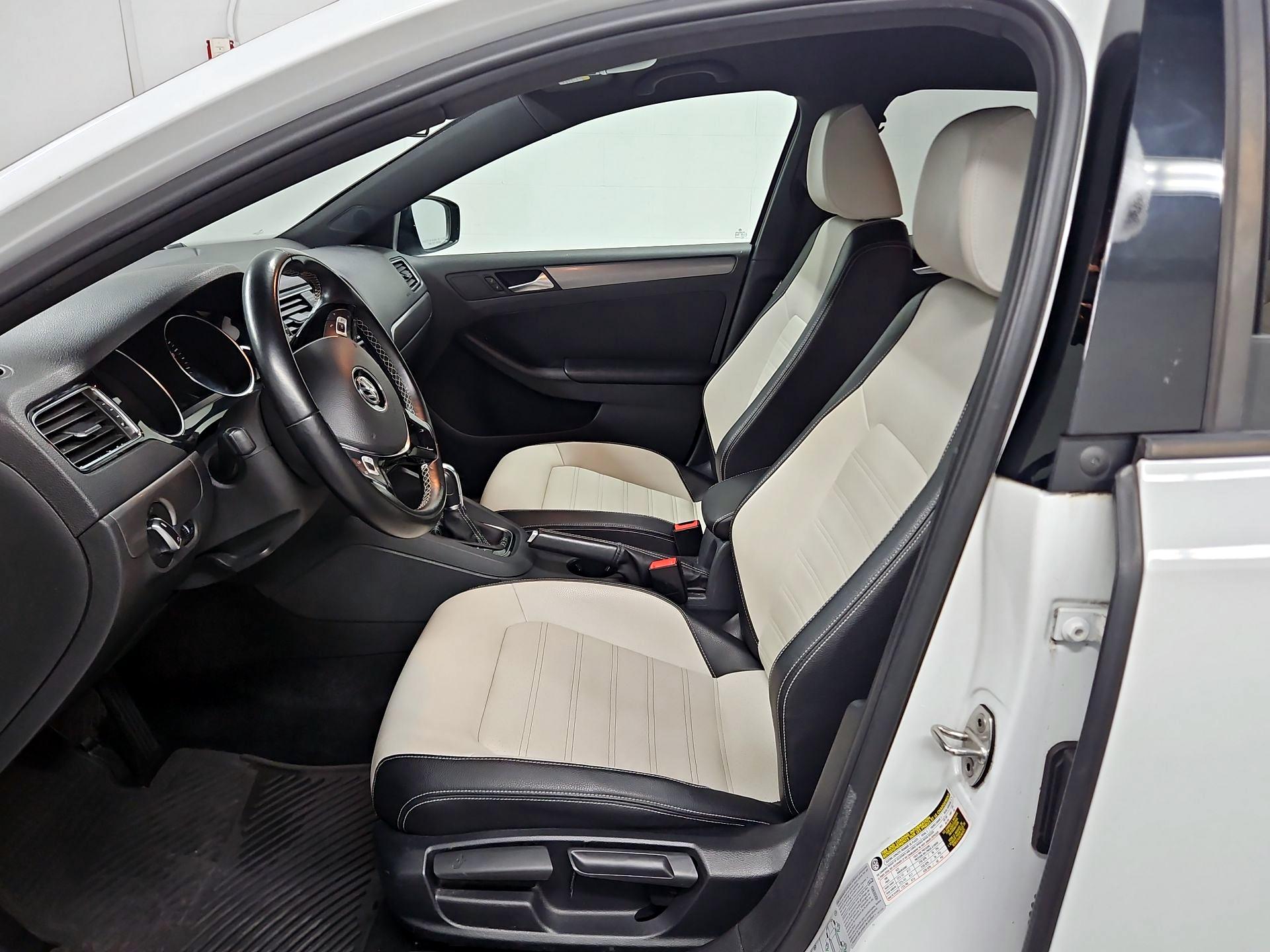 Thumbnail: 2016 Volkswagen Jetta - 11