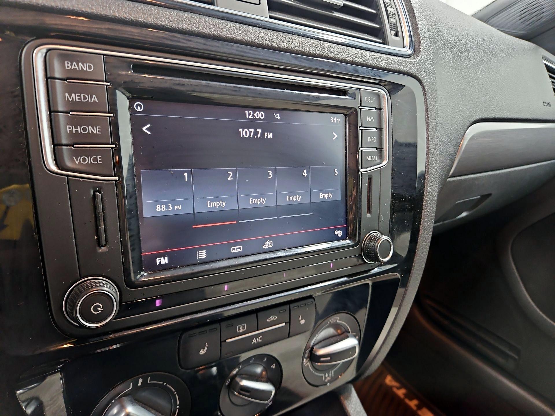 Thumbnail: 2016 Volkswagen Jetta - 16