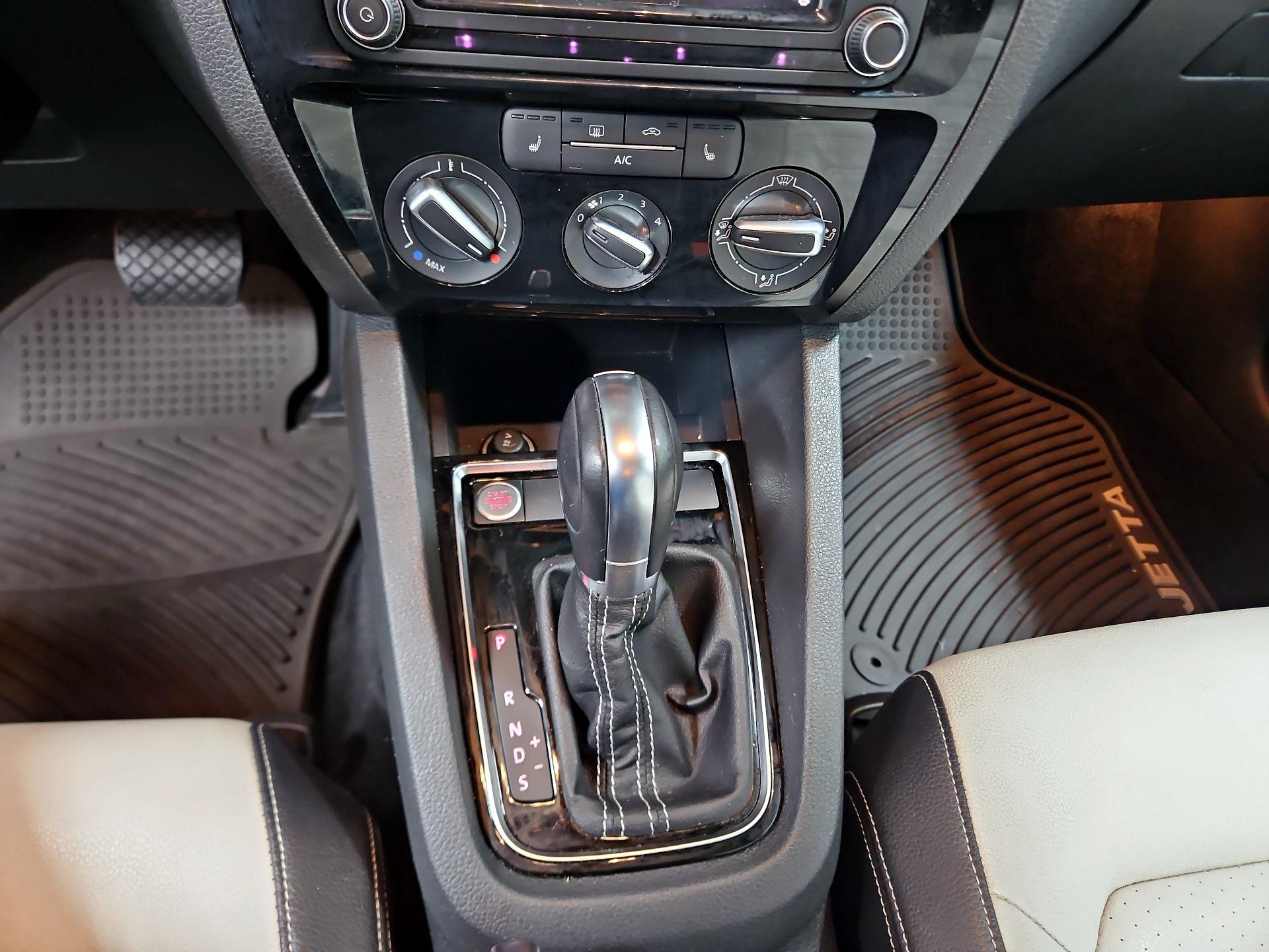 Thumbnail: 2016 Volkswagen Jetta - 18