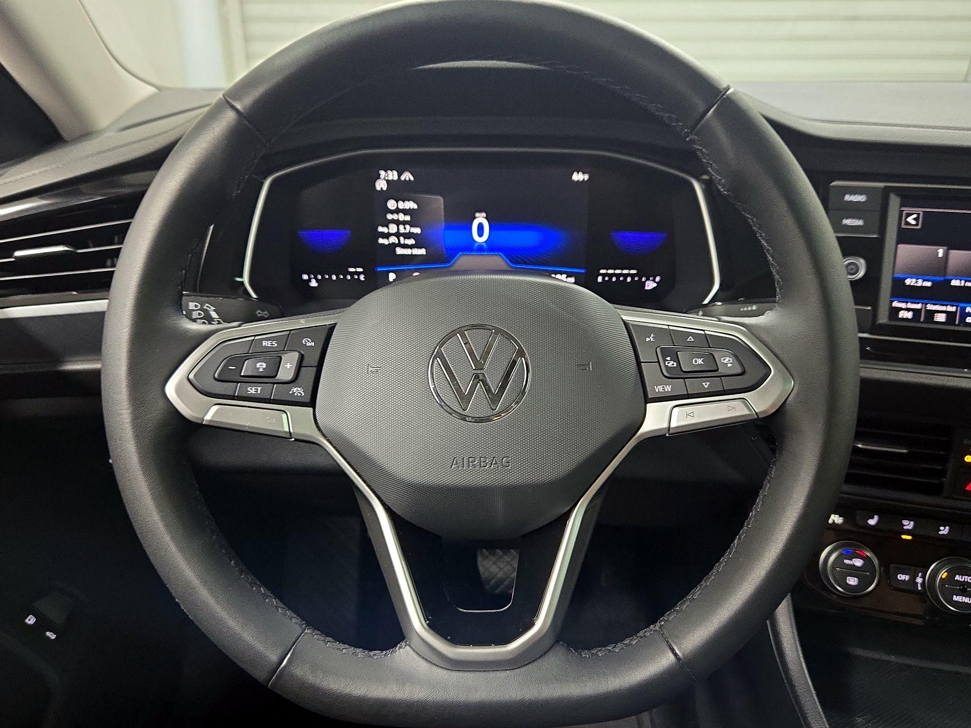 Thumbnail: 2024 Volkswagen Jetta - 10