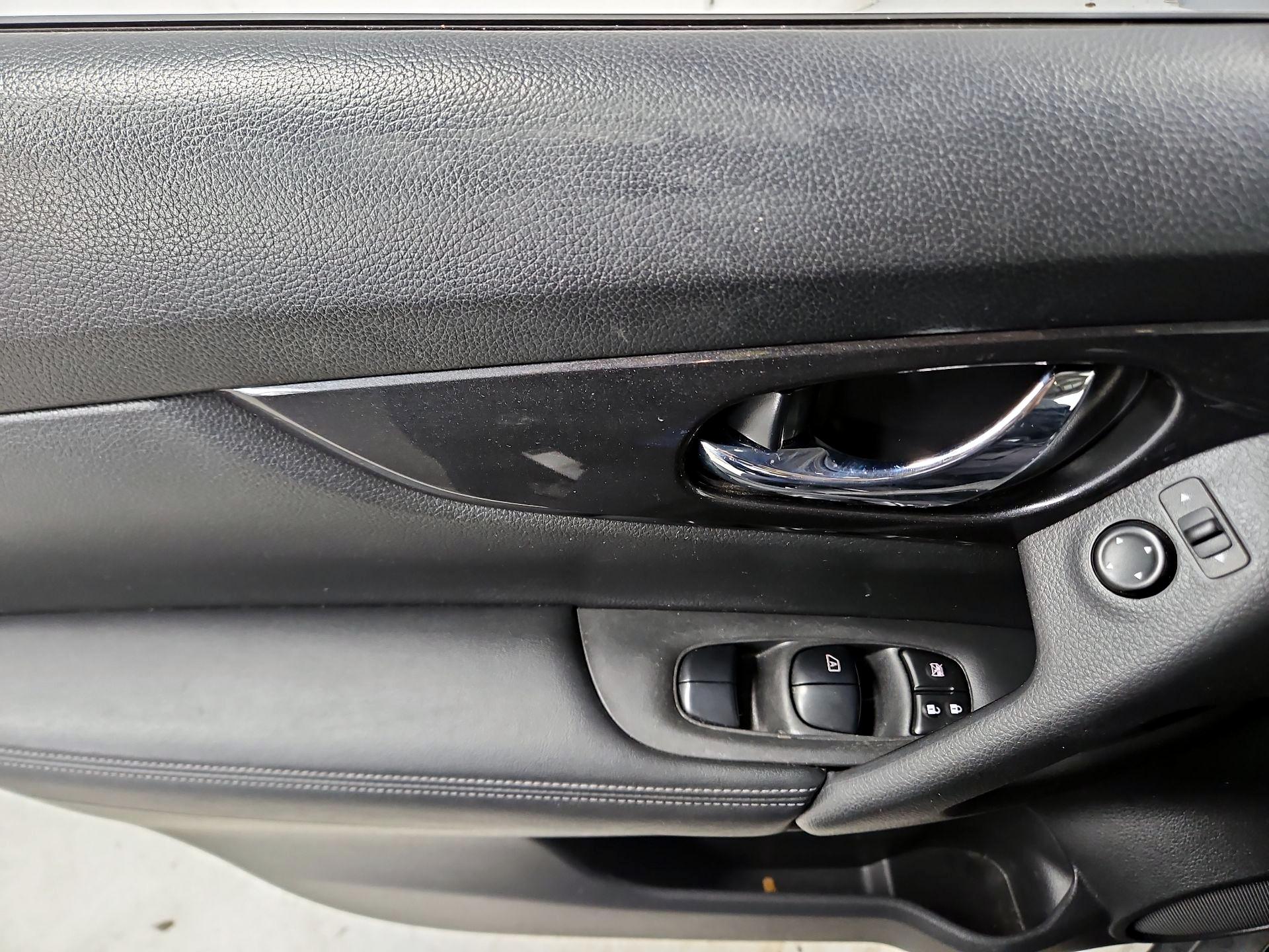 Thumbnail: 2019 Nissan Rogue - 12