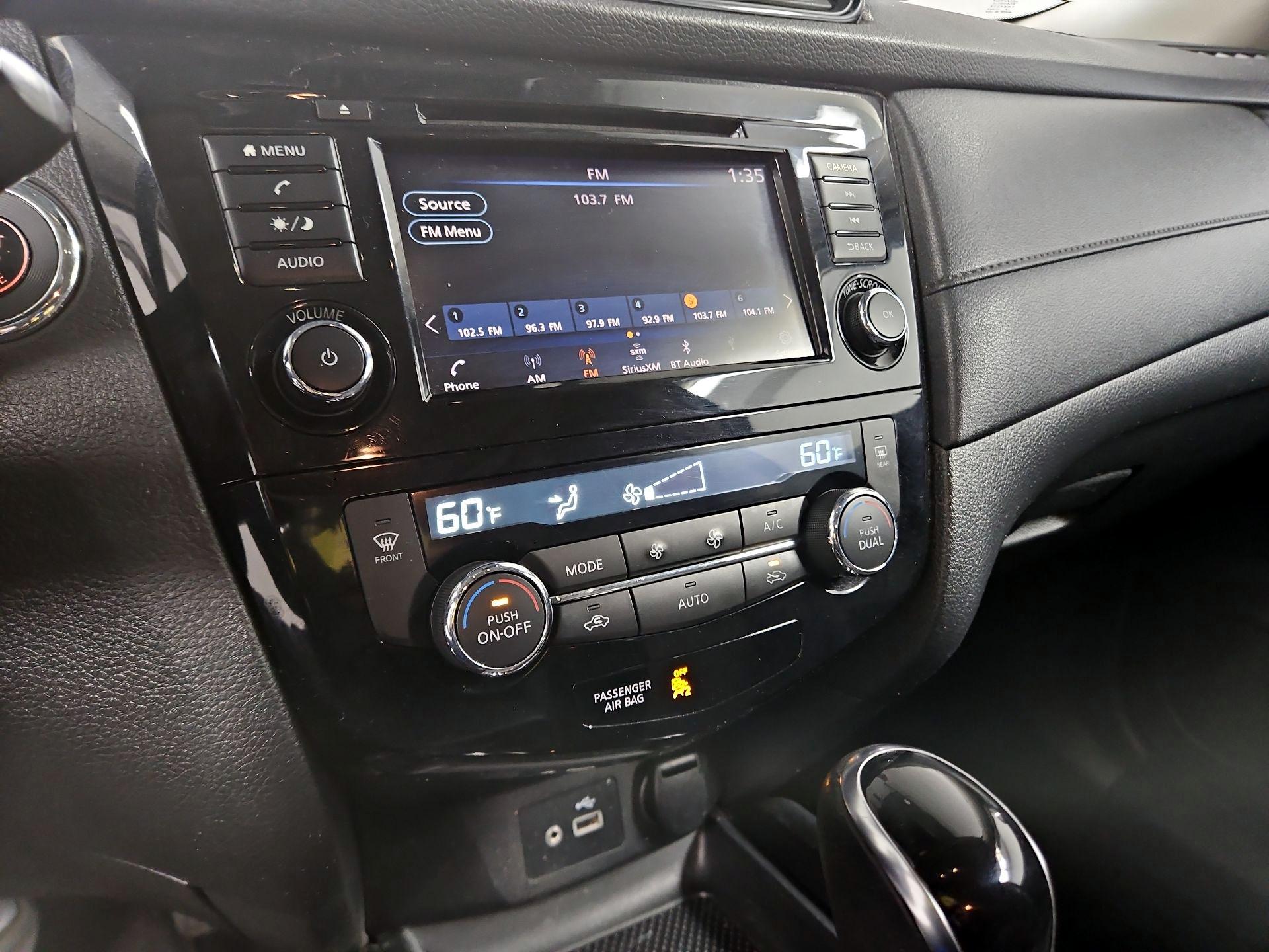 Thumbnail: 2019 Nissan Rogue - 16